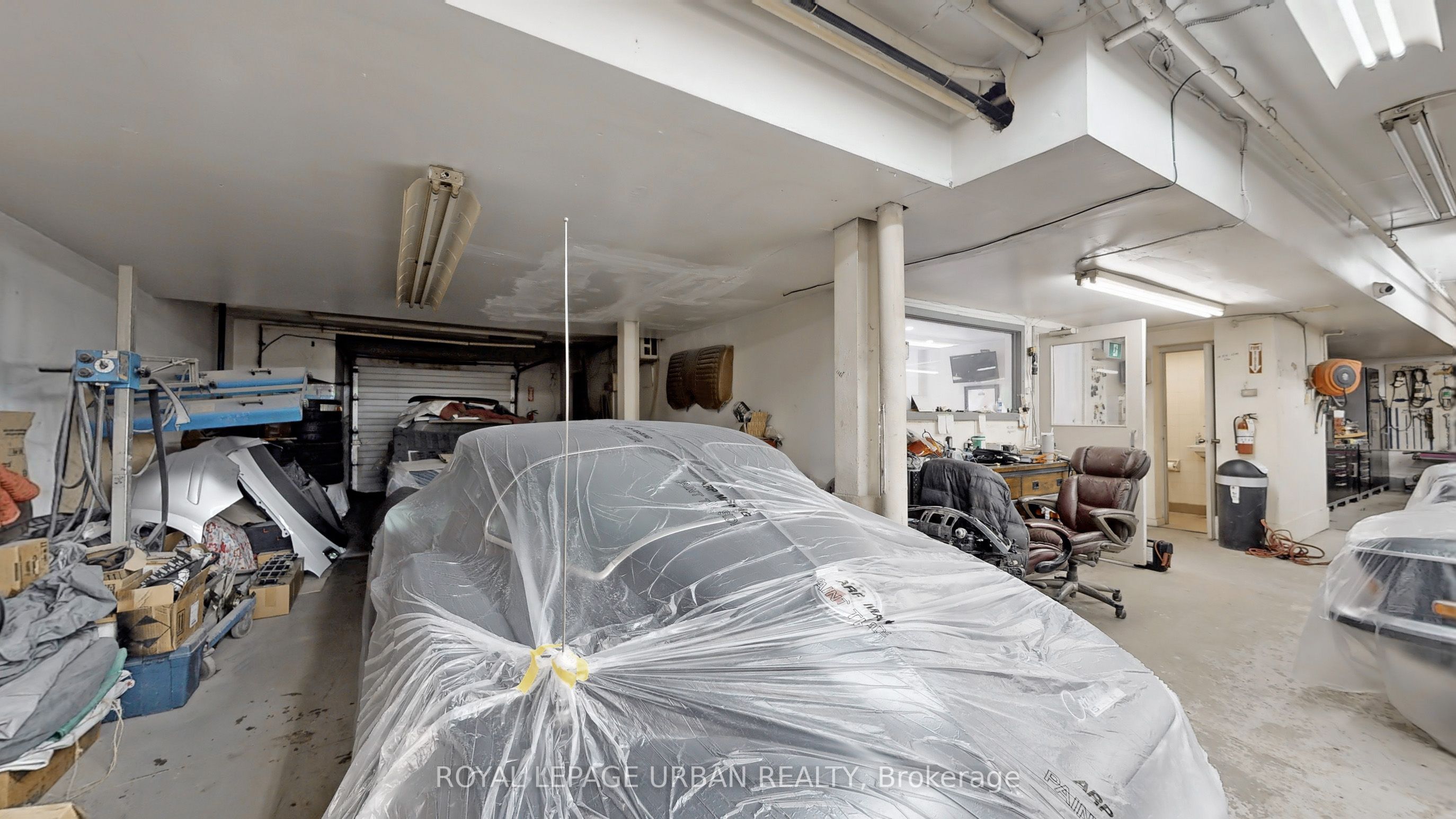 #18 - 2 Rosemount Avenue Property Photo 21