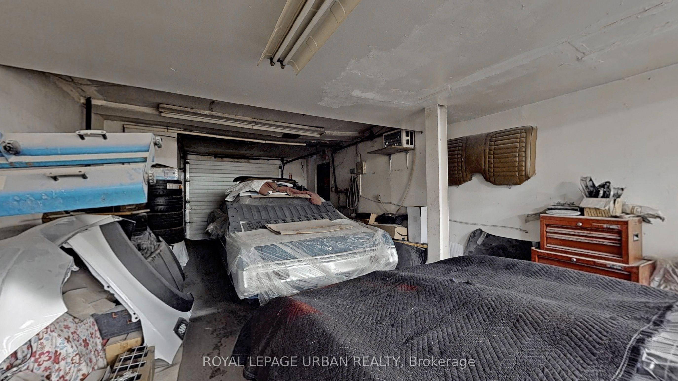 #18 - 2 Rosemount Avenue Property Photo 22