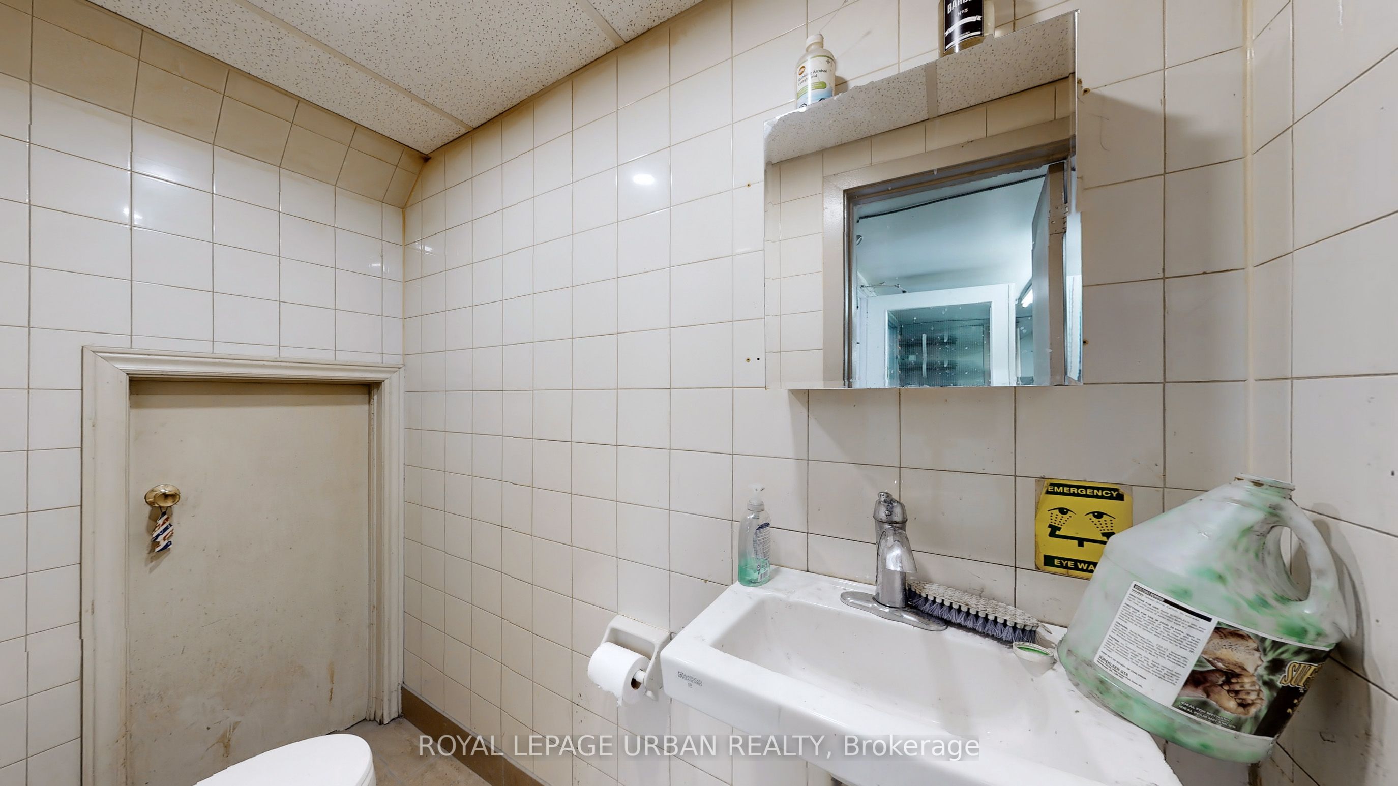 #18 - 2 Rosemount Avenue Property Photo 31
