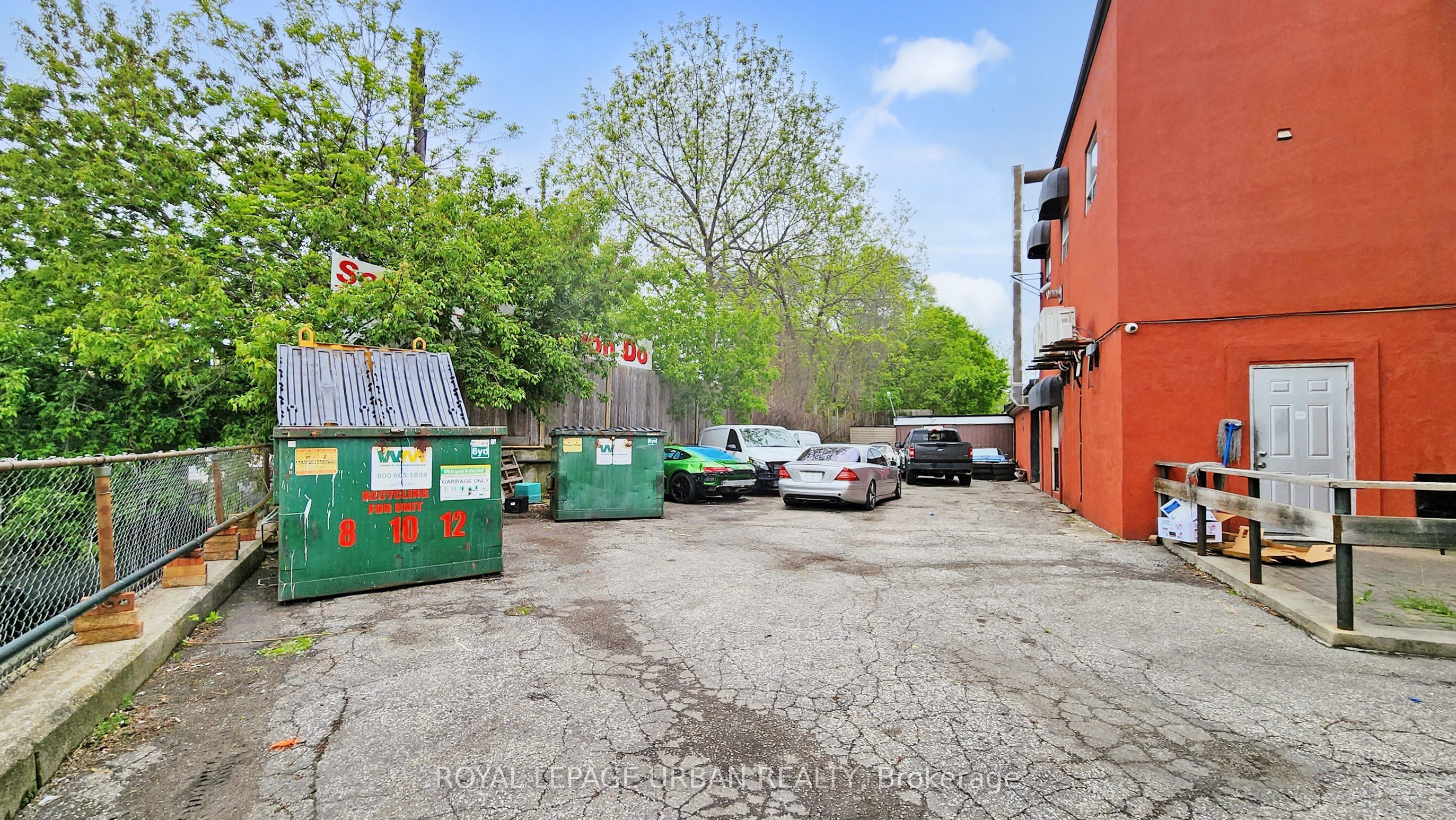 #18 - 2 Rosemount Avenue Property Photo 32