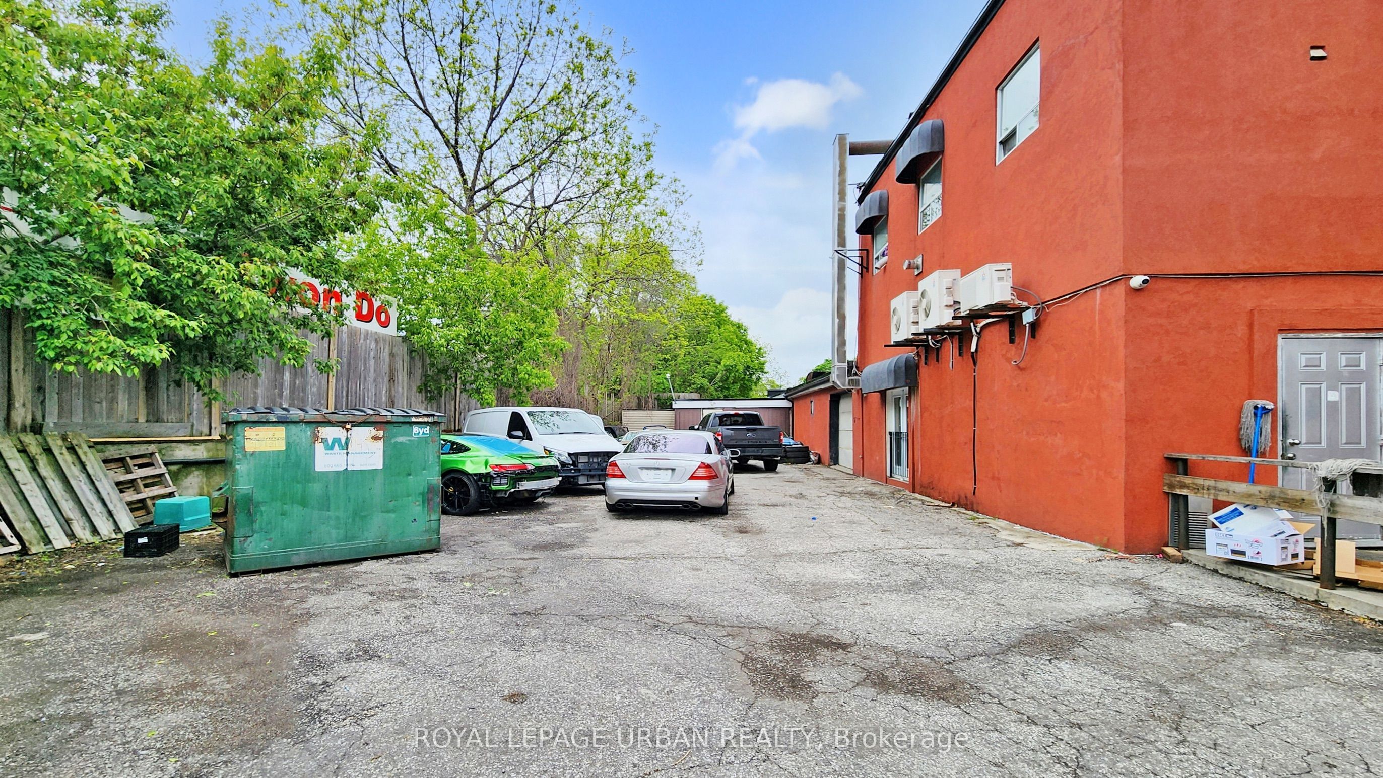 #18 - 2 Rosemount Avenue Property Photo 33