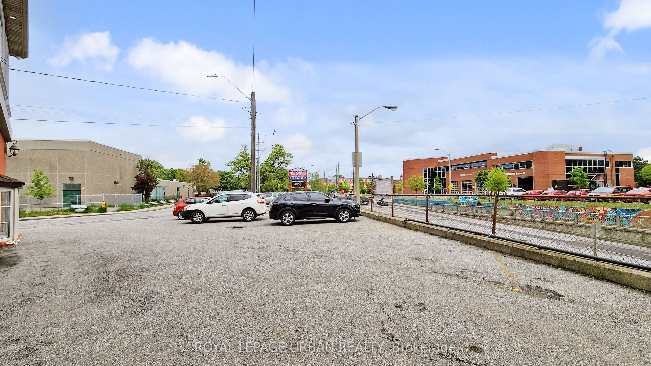 #18 - 2 Rosemount Avenue Property Photo 38