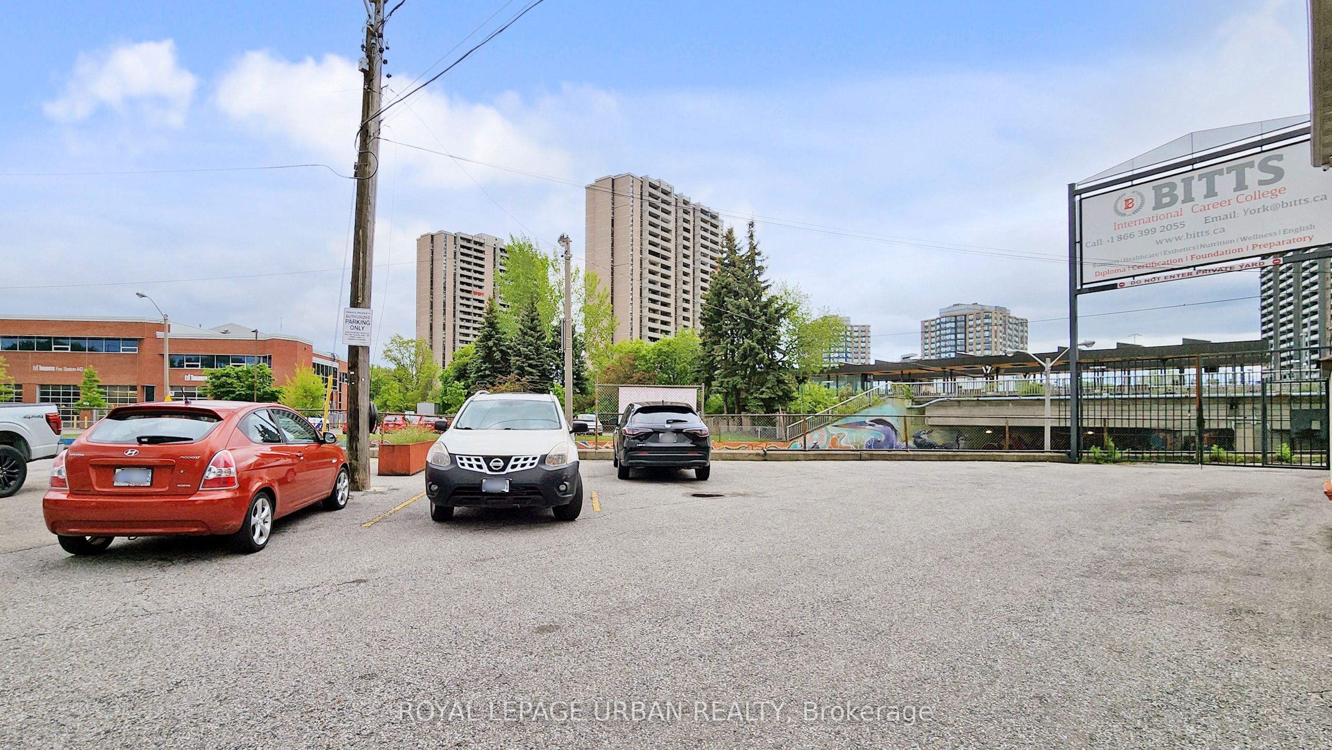 #18 - 2 Rosemount Avenue Property Photo 39