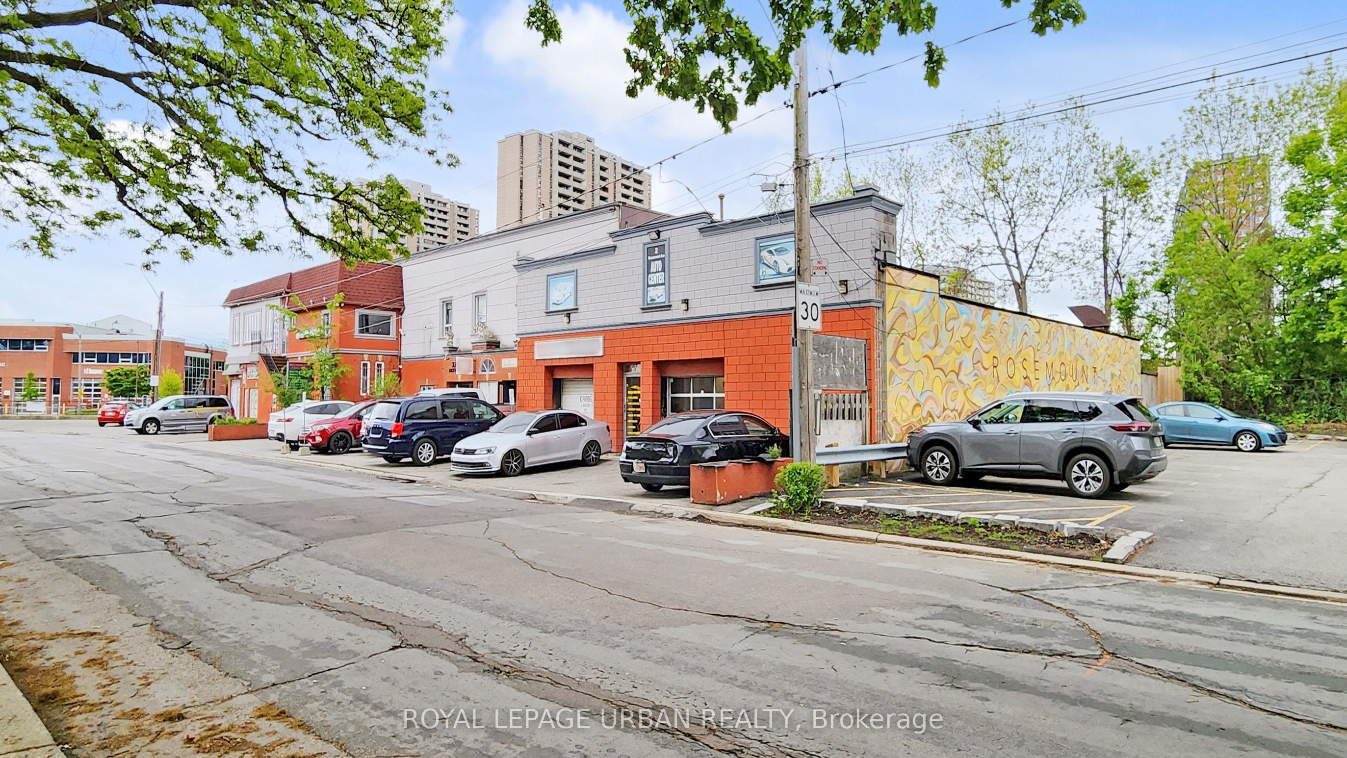 #18 - 2 Rosemount Avenue Property Photo 41