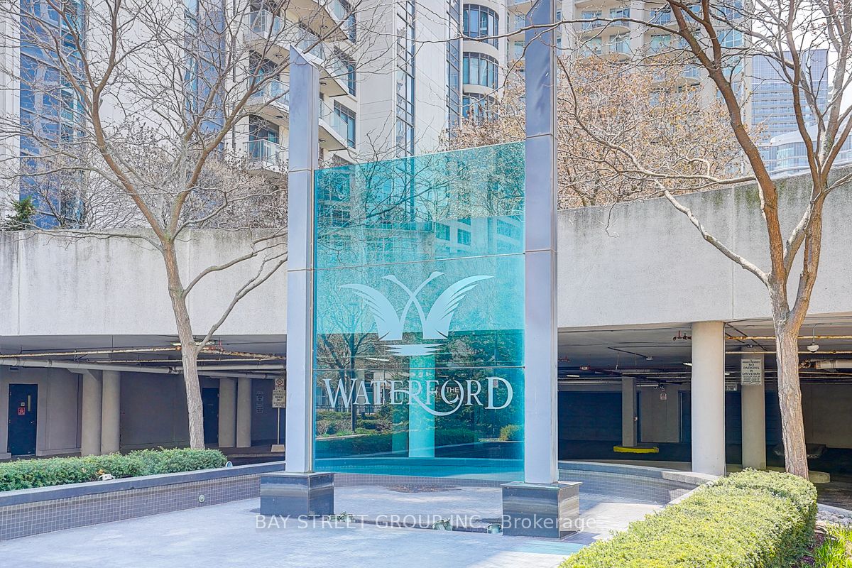 2083 Lake Shore Boulevard W Lph14 Property Photo 1