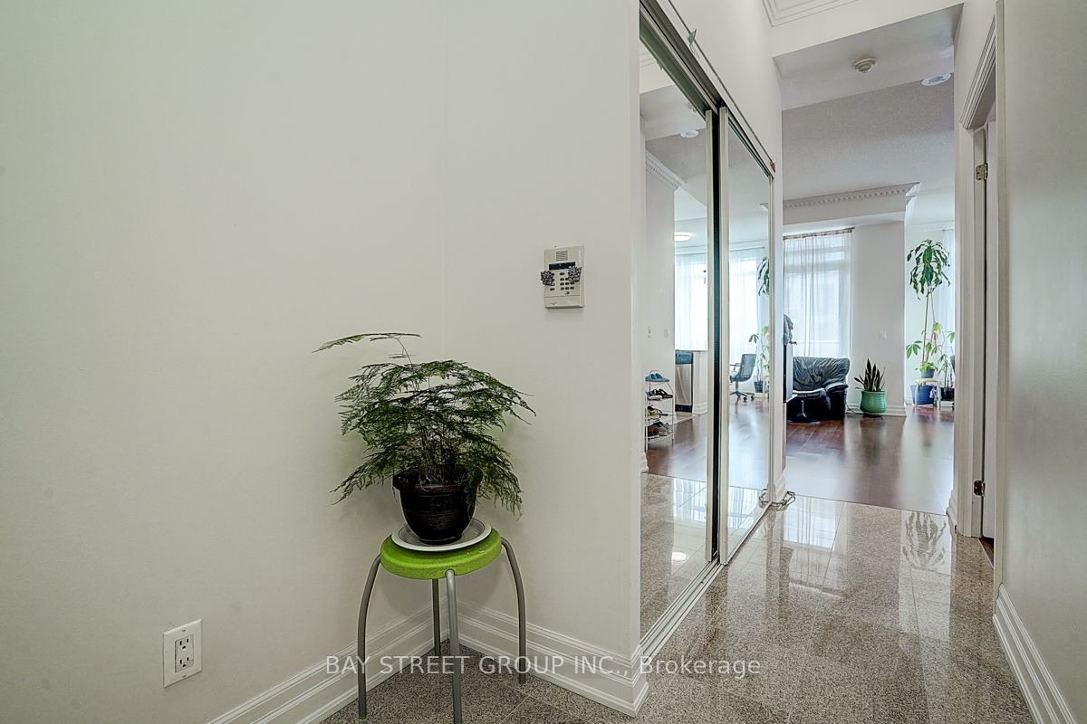 2083 Lake Shore Boulevard W Lph14 Property Photo 10