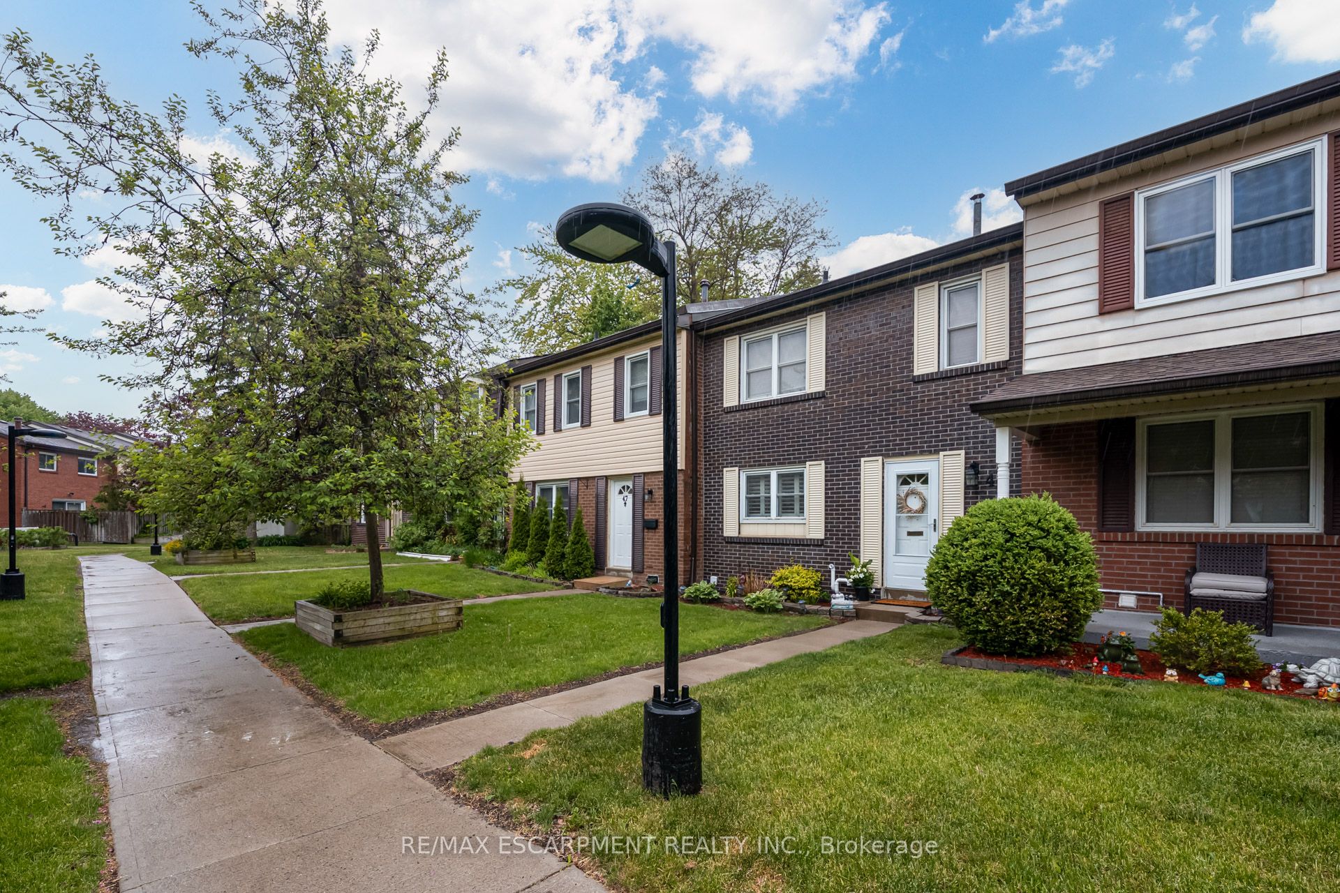 #48 - 2825 Gananoque Drive Property Photo 2