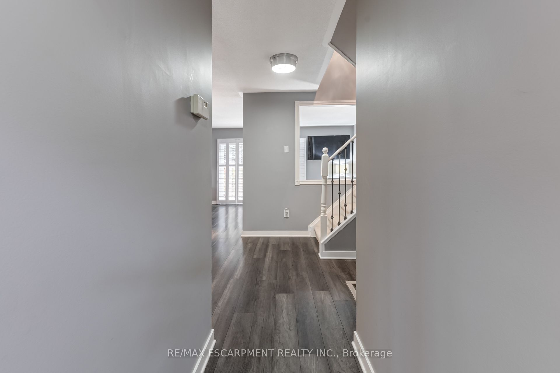 #48 - 2825 Gananoque Drive Property Photo 4