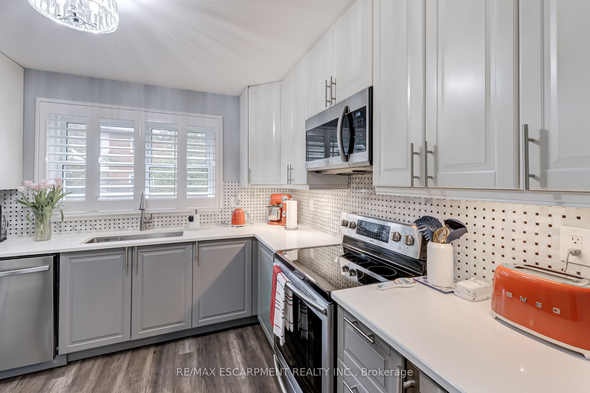 #48 - 2825 Gananoque Drive Property Photo 9