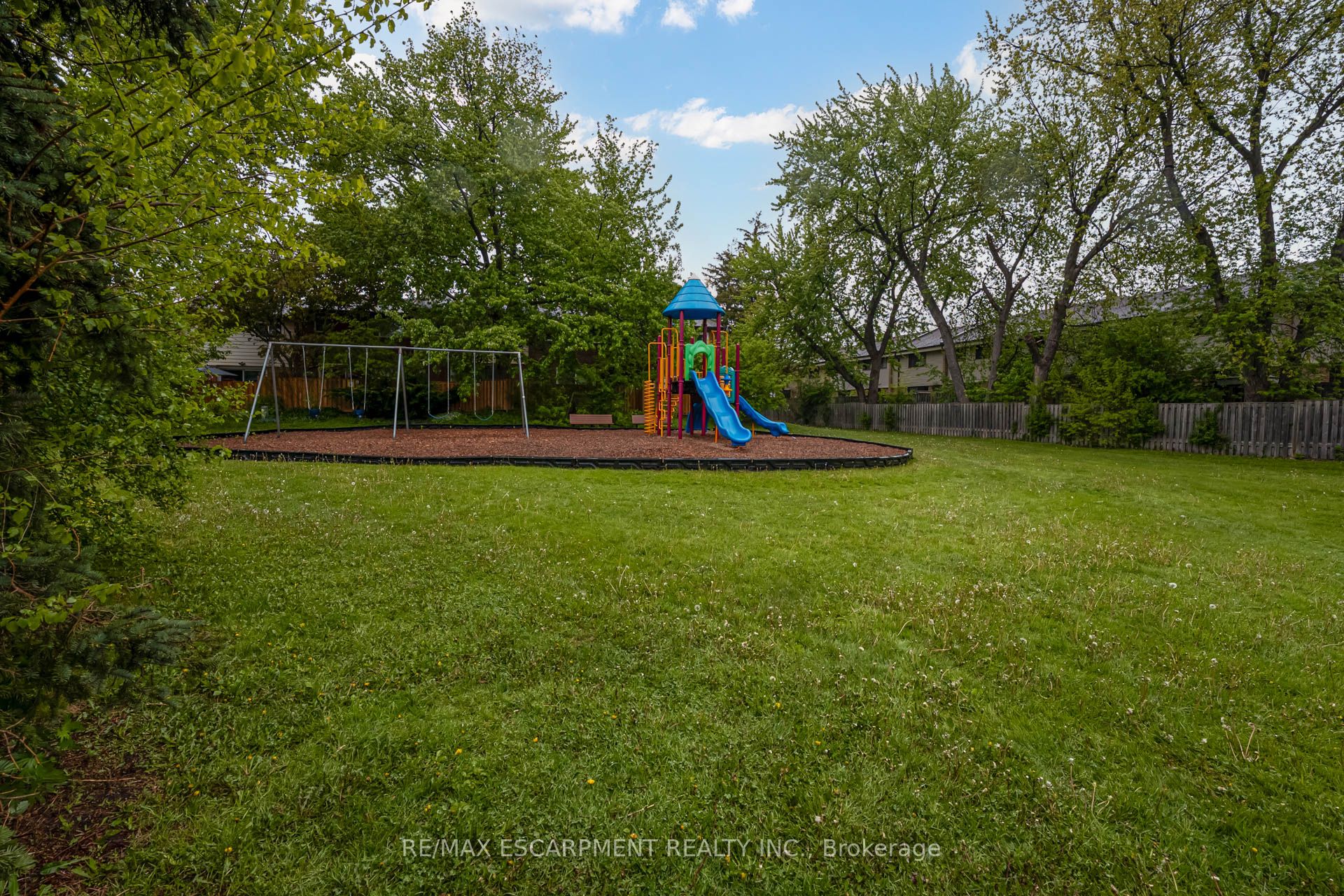 #48 - 2825 Gananoque Drive Property Photo 42