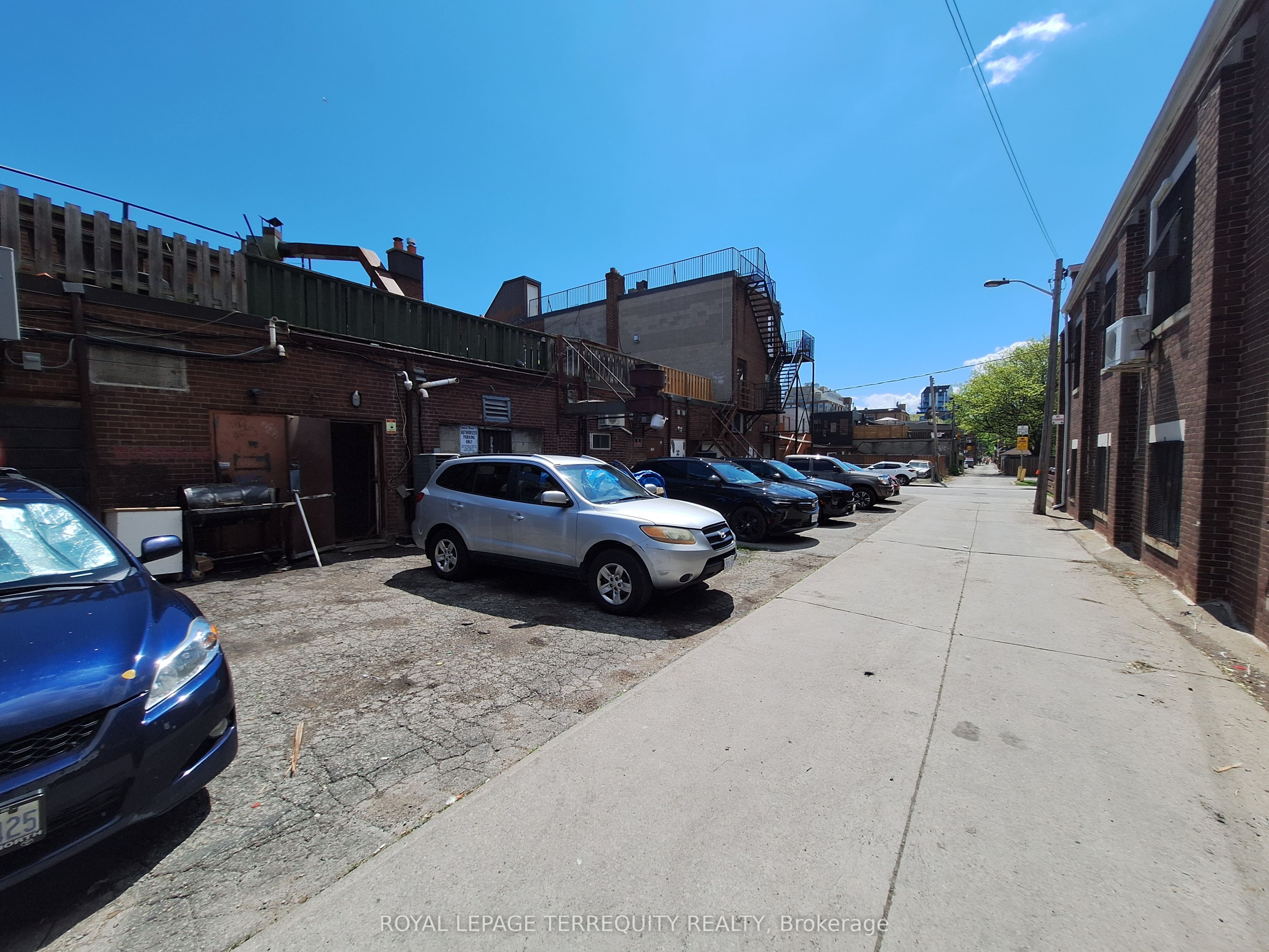 1680 St Clair Avenue Property Photo 4