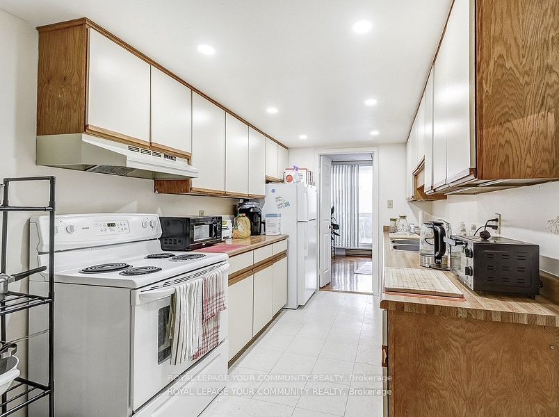 #1004 - 95 La Rose Avenue Property Photo 12
