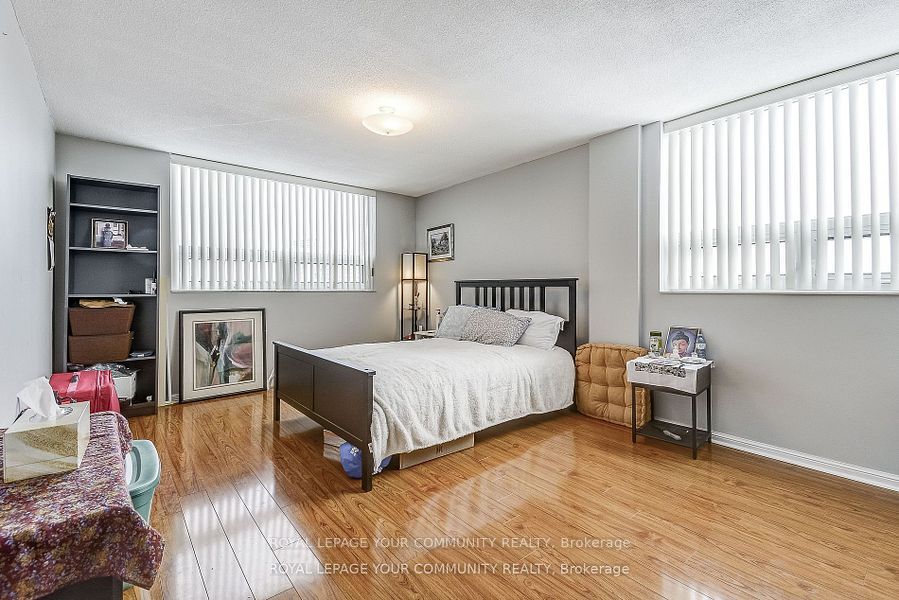 #1004 - 95 La Rose Avenue Property Photo 17