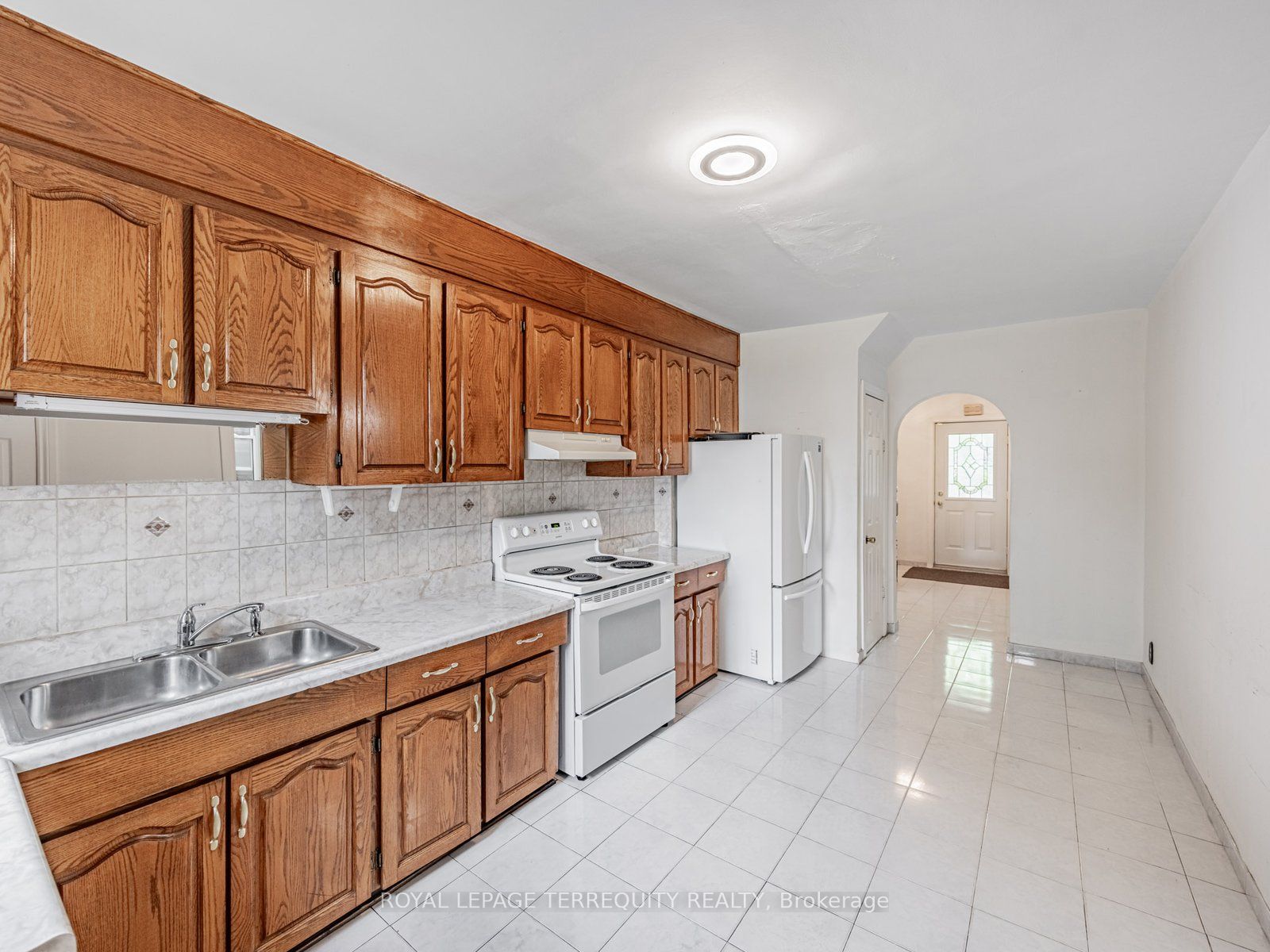 578 Durie Street Property Photo 10