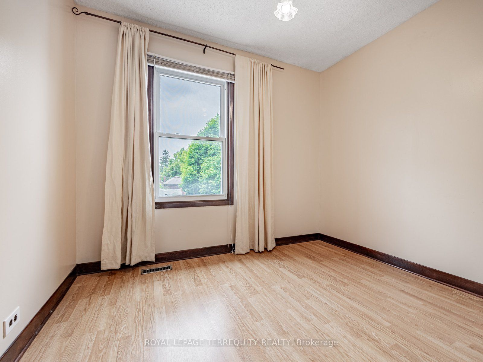 578 Durie Street Property Photo 20