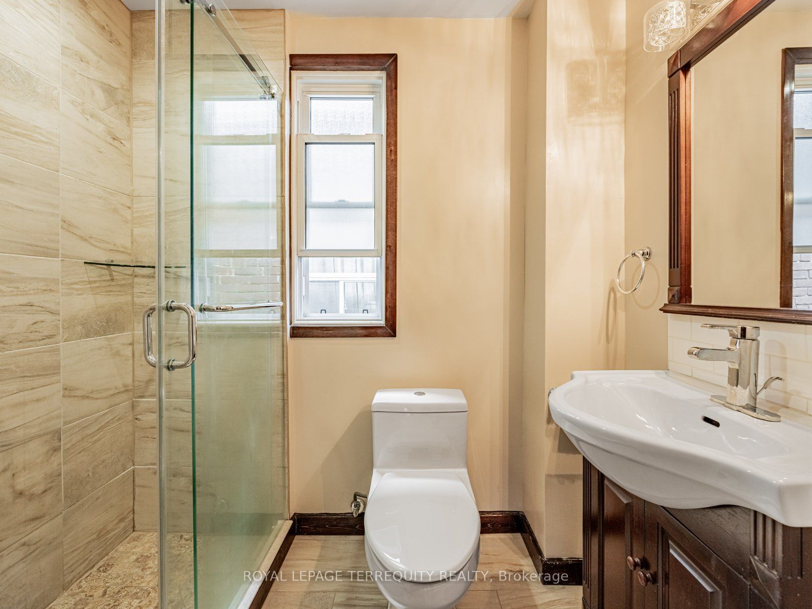 578 Durie Street Property Photo 23