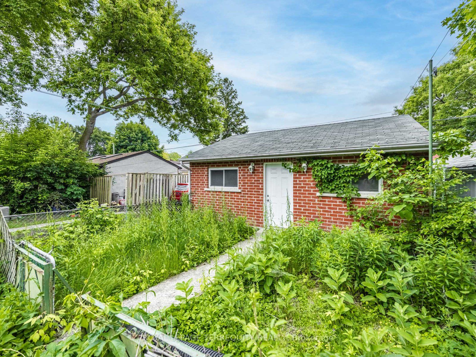 578 Durie Street Property Photo 39