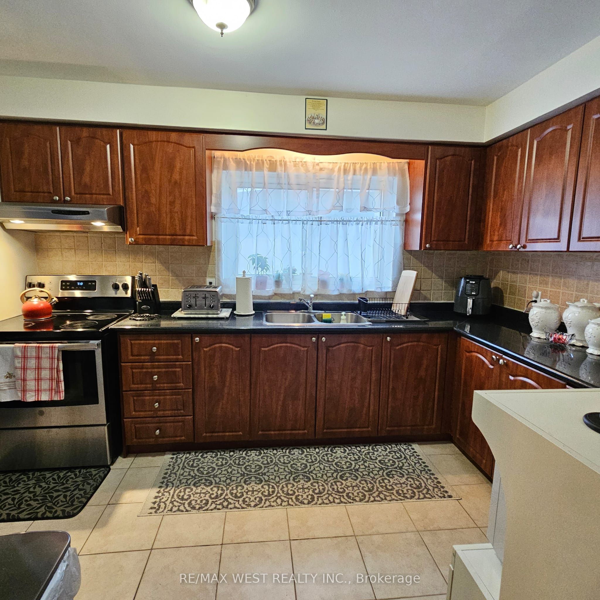 #16 - 47 Lexington Avenue Property Photo 12