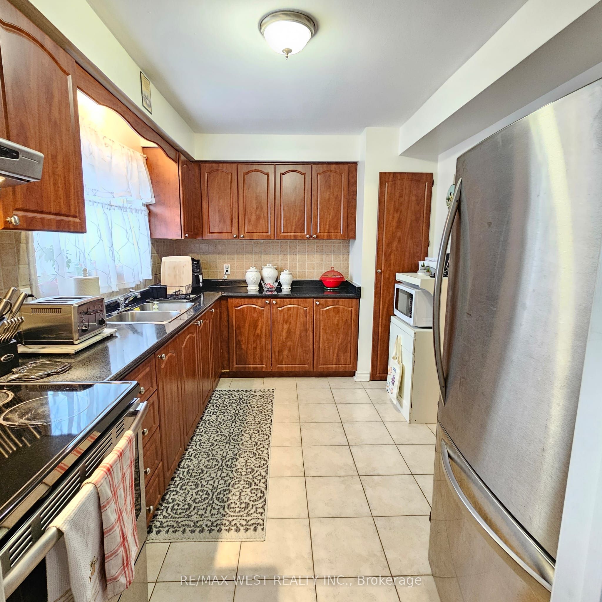 #16 - 47 Lexington Avenue Property Photo 13