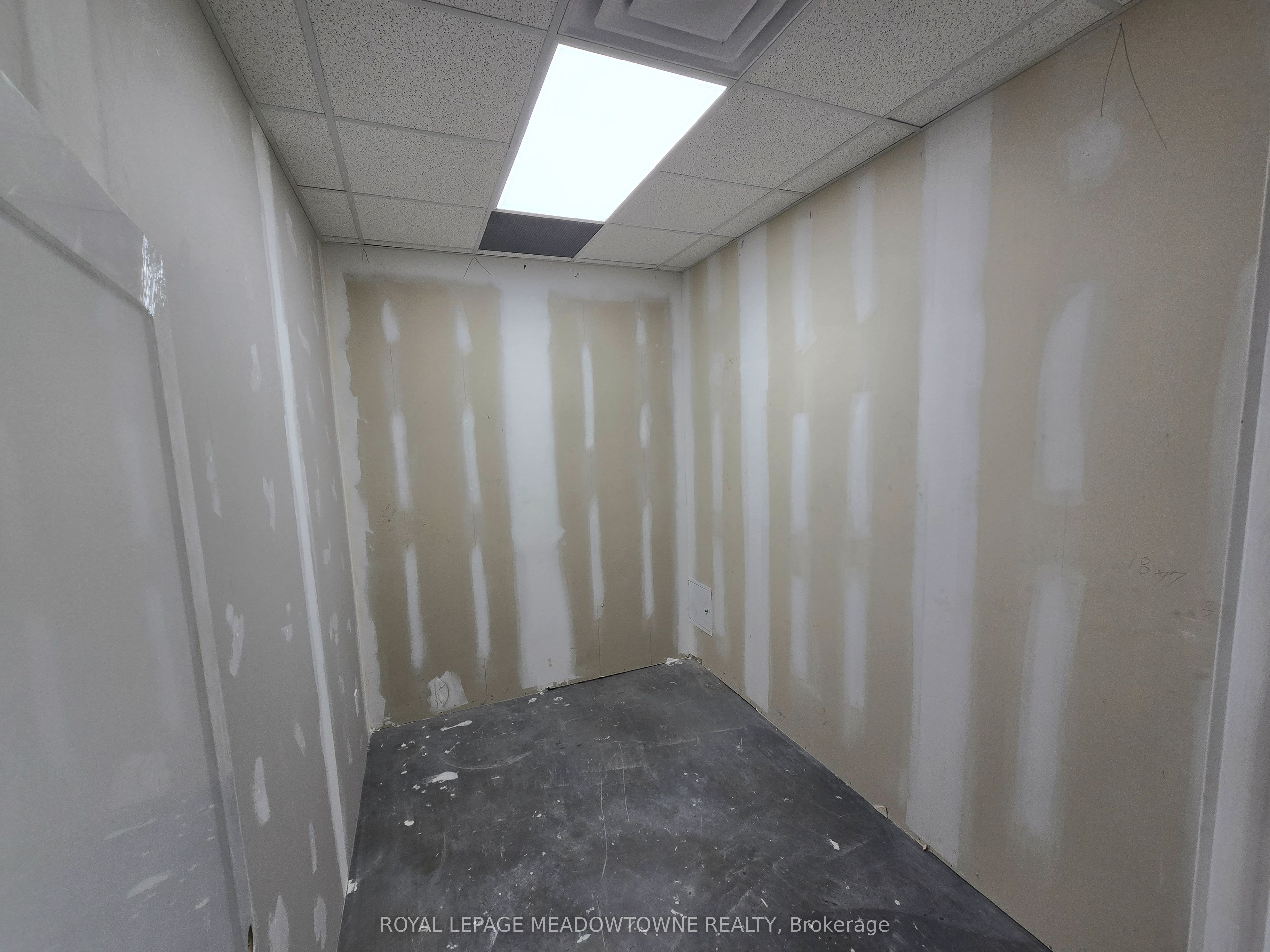 2578 Bristol Cir Property Photo 7