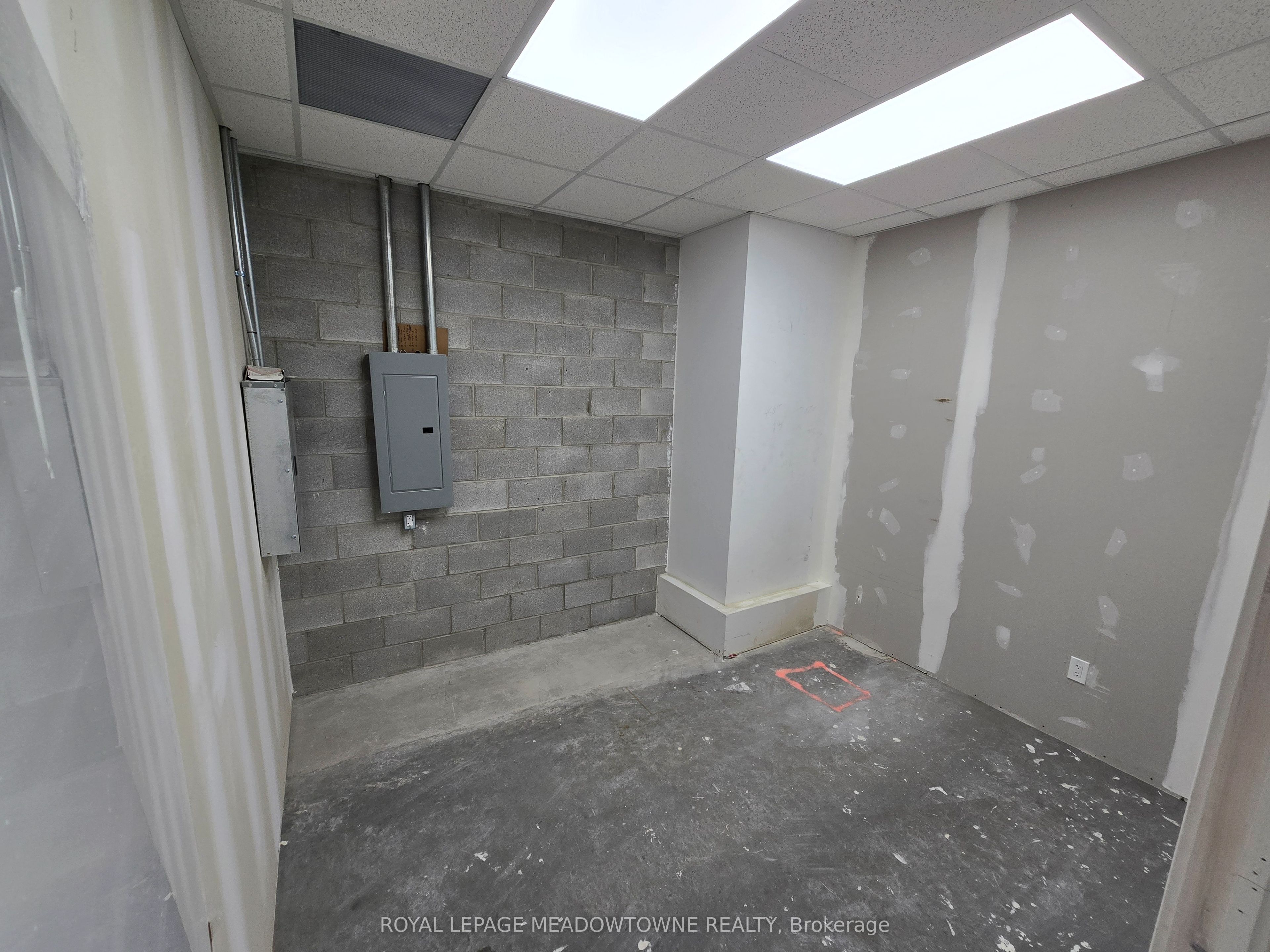 2578 Bristol Cir Property Photo 8