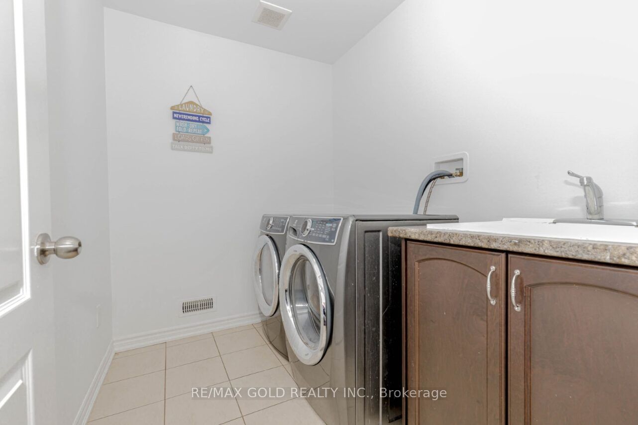 74 Bucksaw Street Property Photo 33