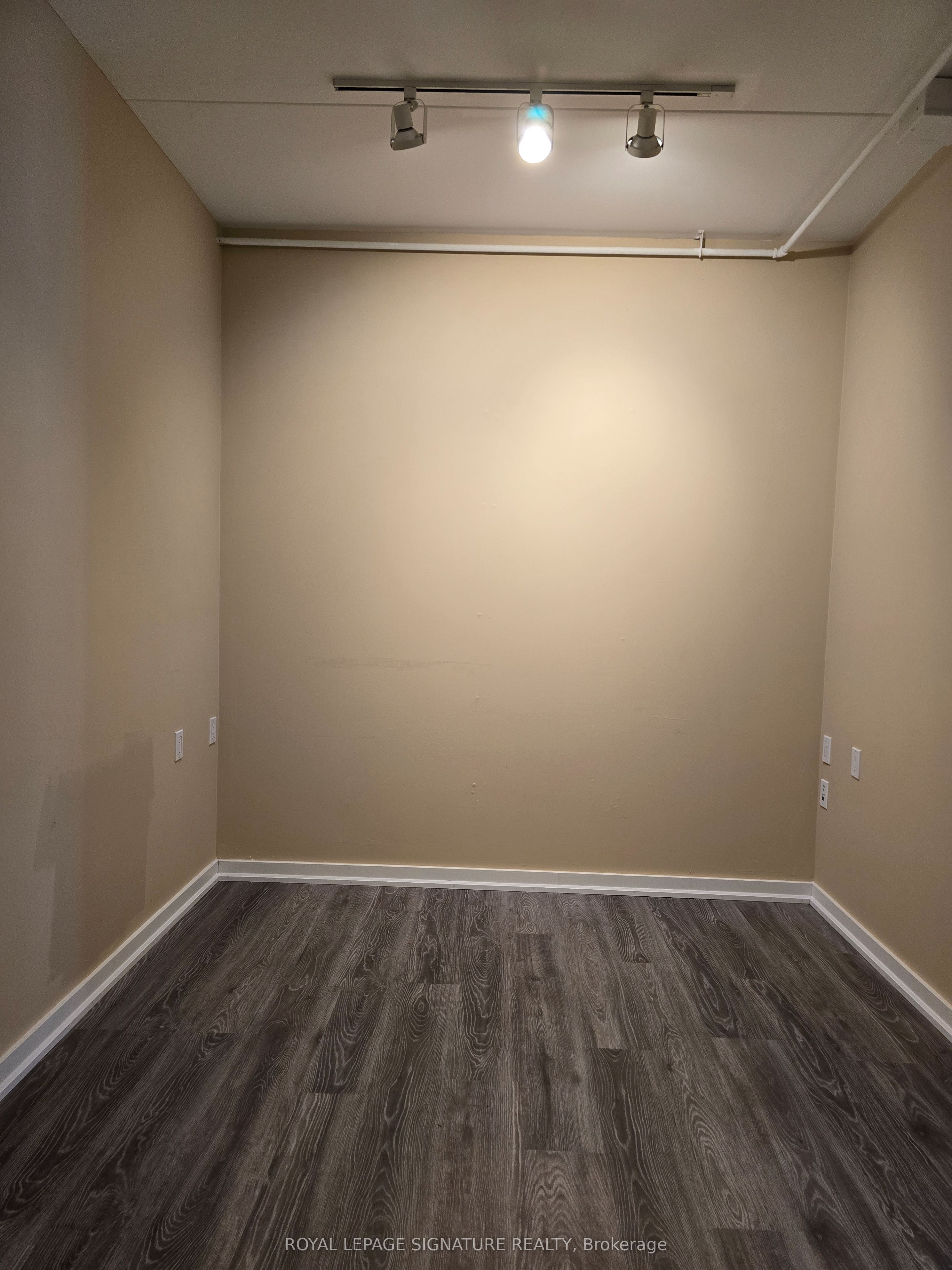 #suite 1 - 126 Trafalgar Road Property Photo 7