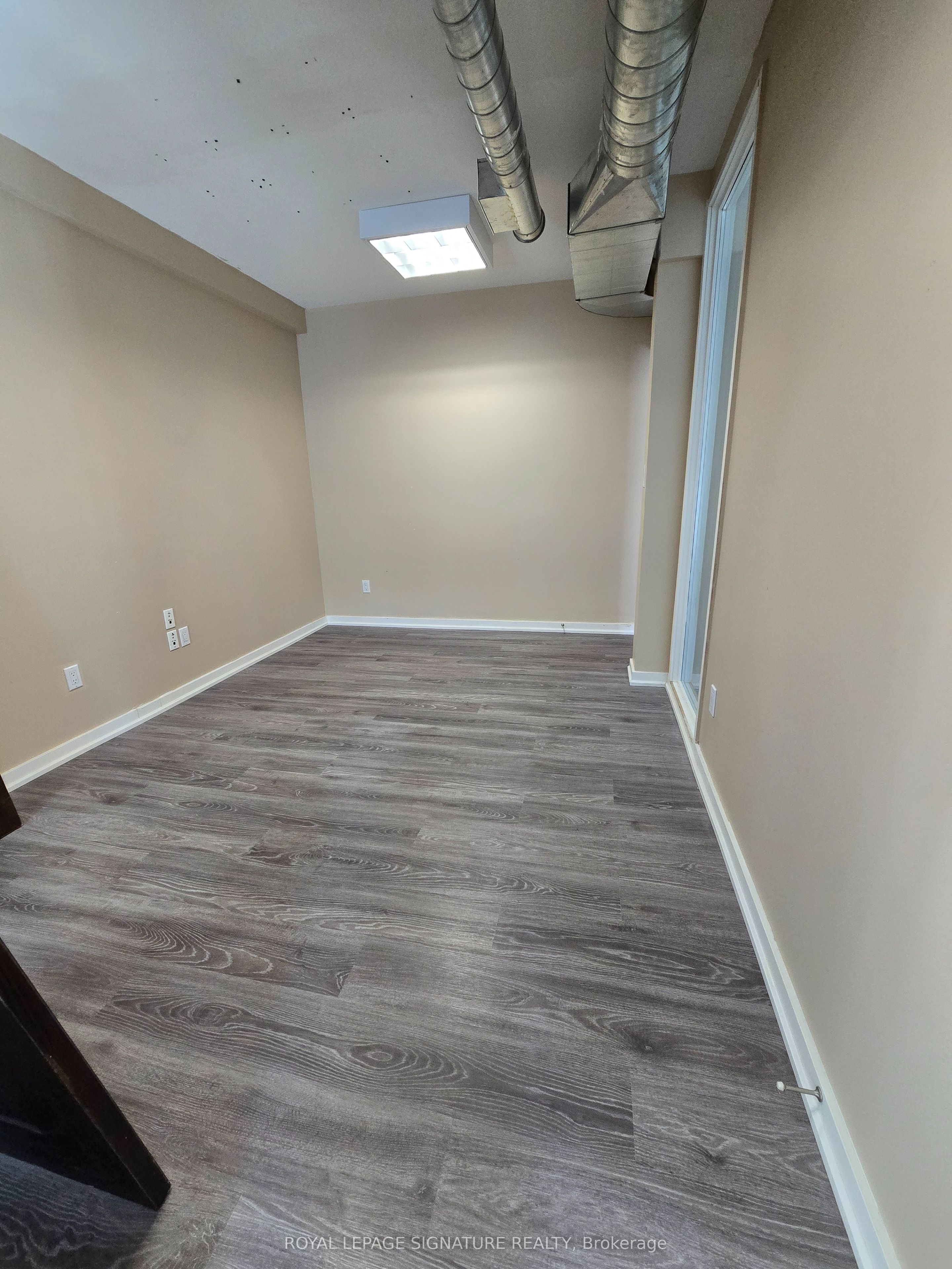 #suite 1 - 126 Trafalgar Road Property Photo 15