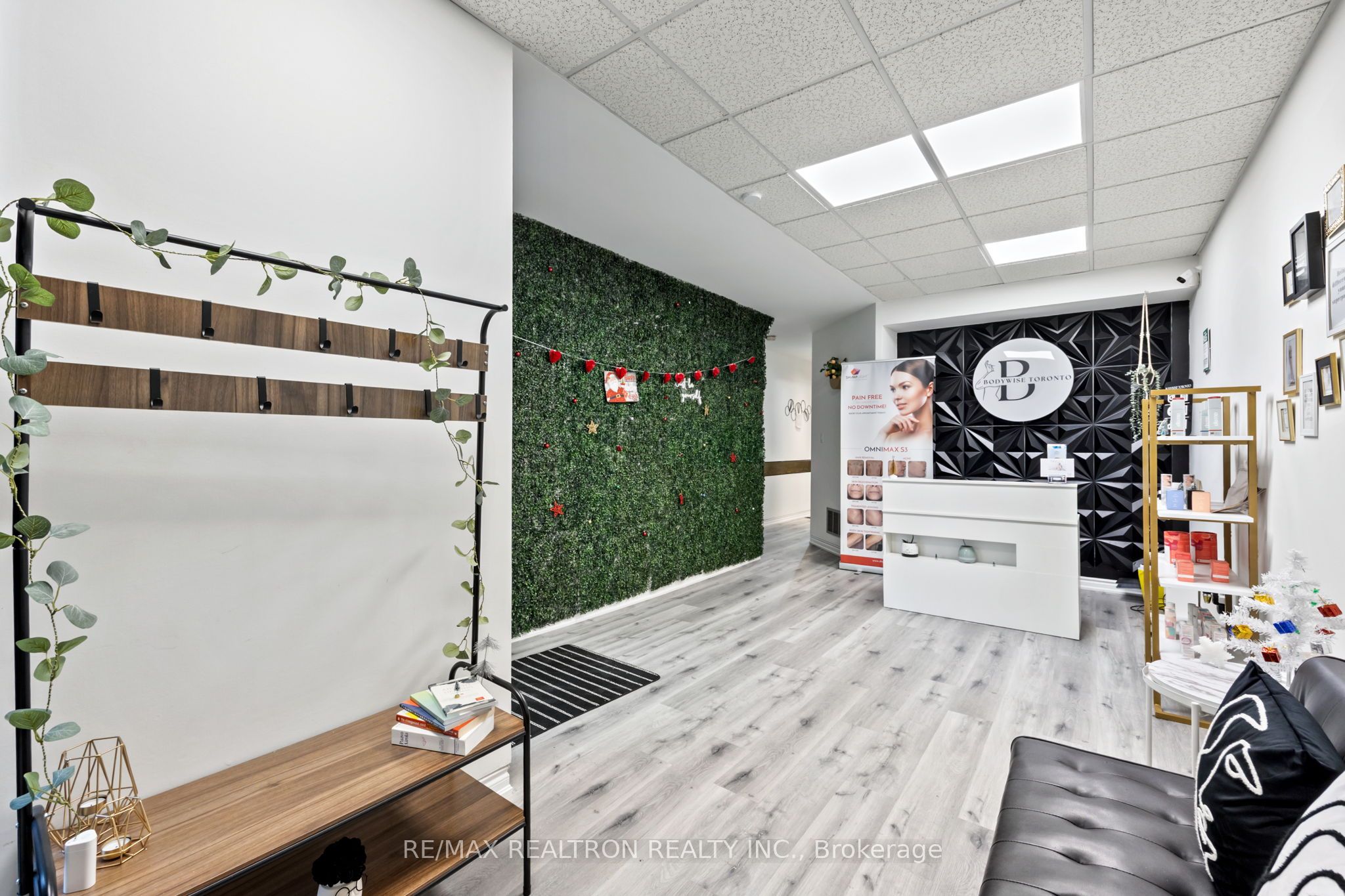 1611 Bloor Street Property Photo 6