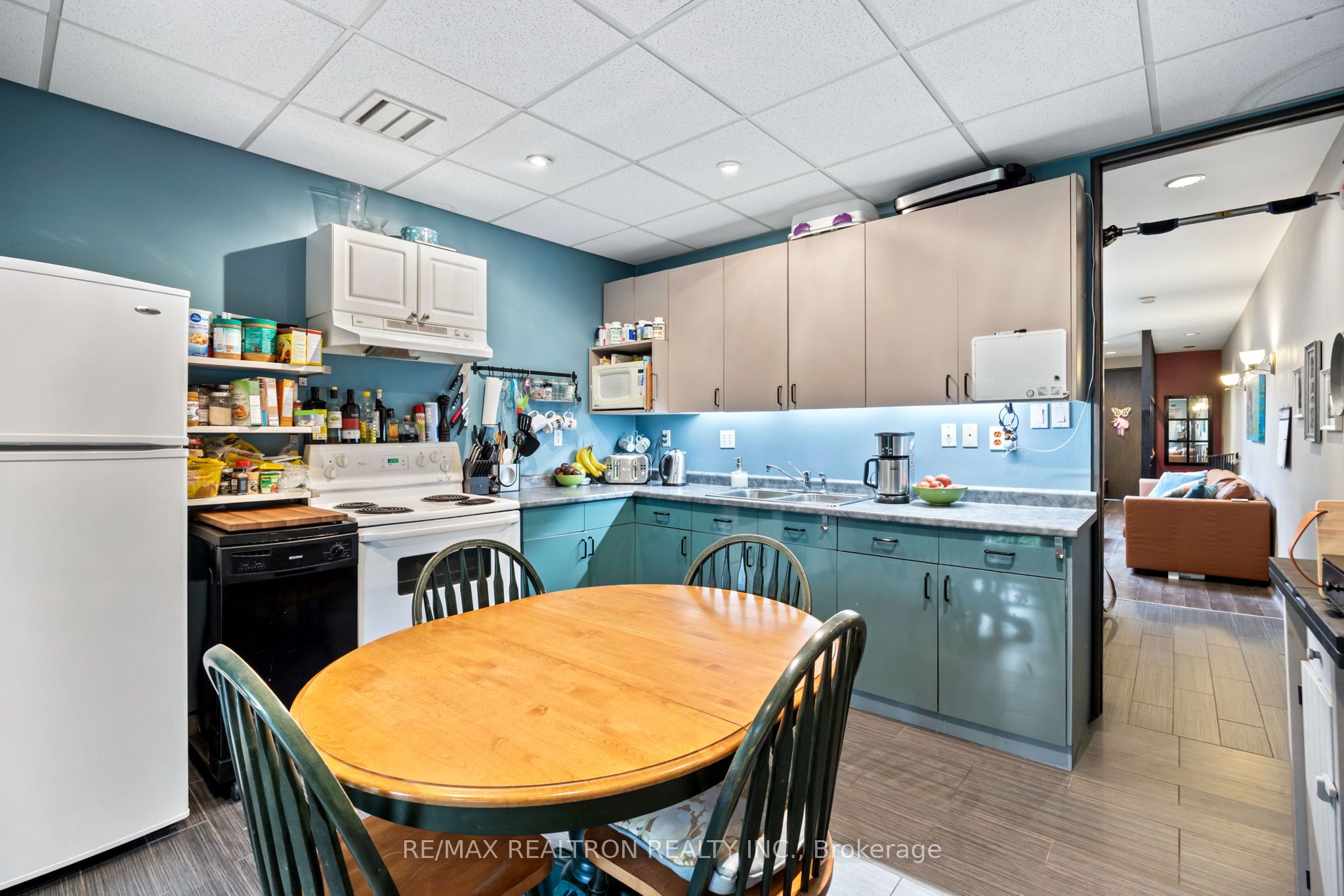 1611 Bloor Street Property Photo 16