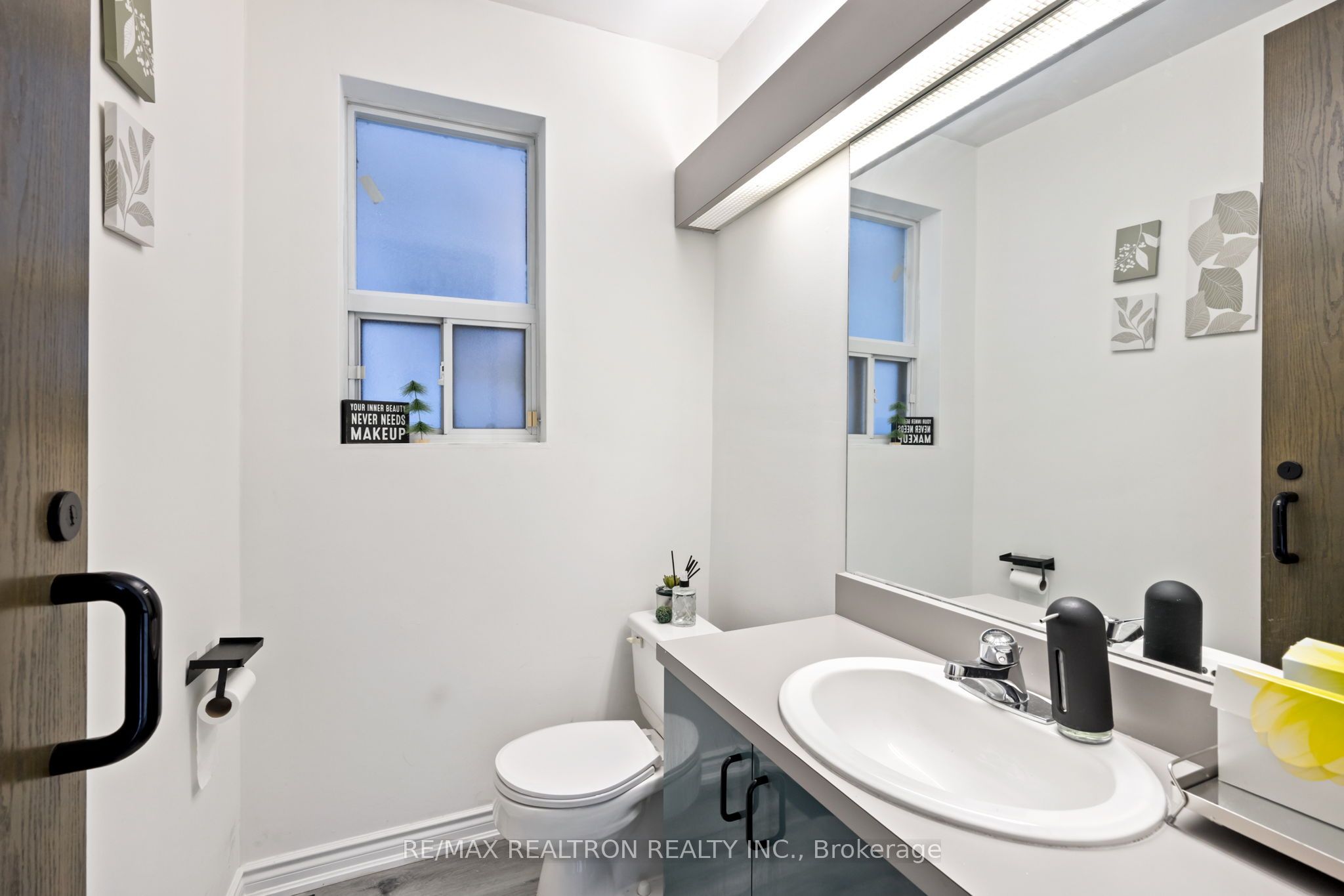 1611 Bloor Street Property Photo 23