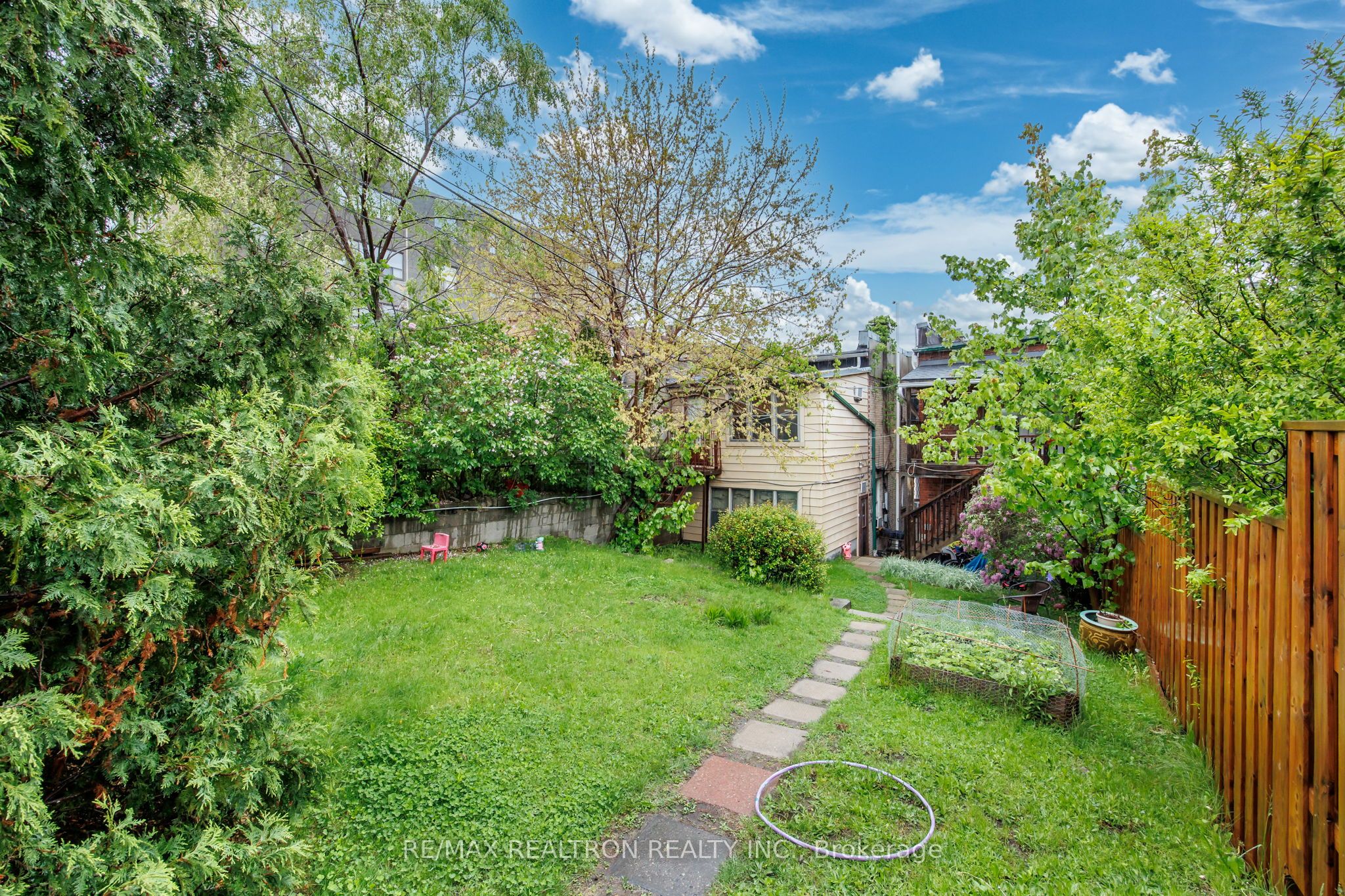 1611 Bloor Street Property Photo 32