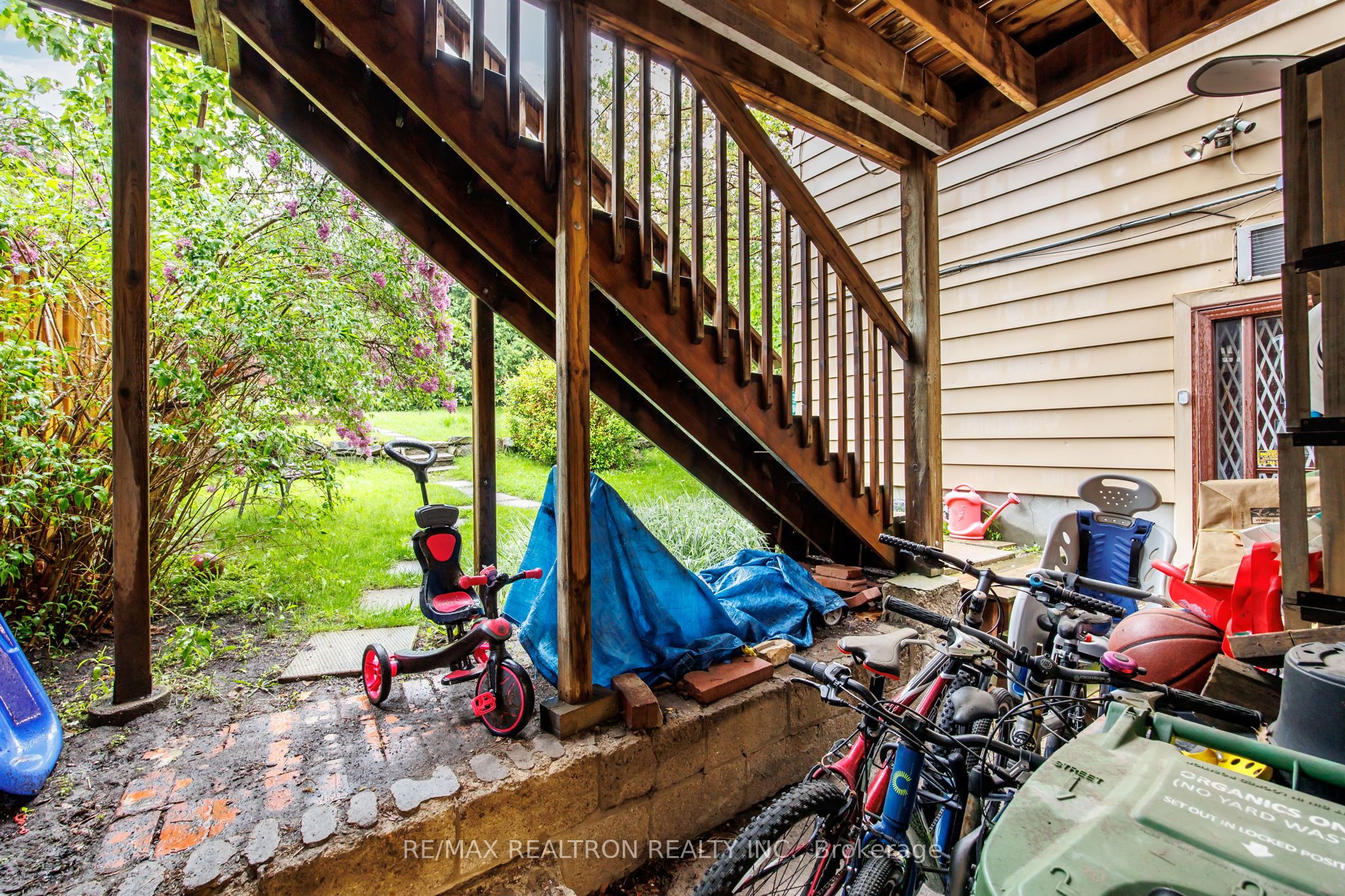 1611 Bloor Street Property Photo 38