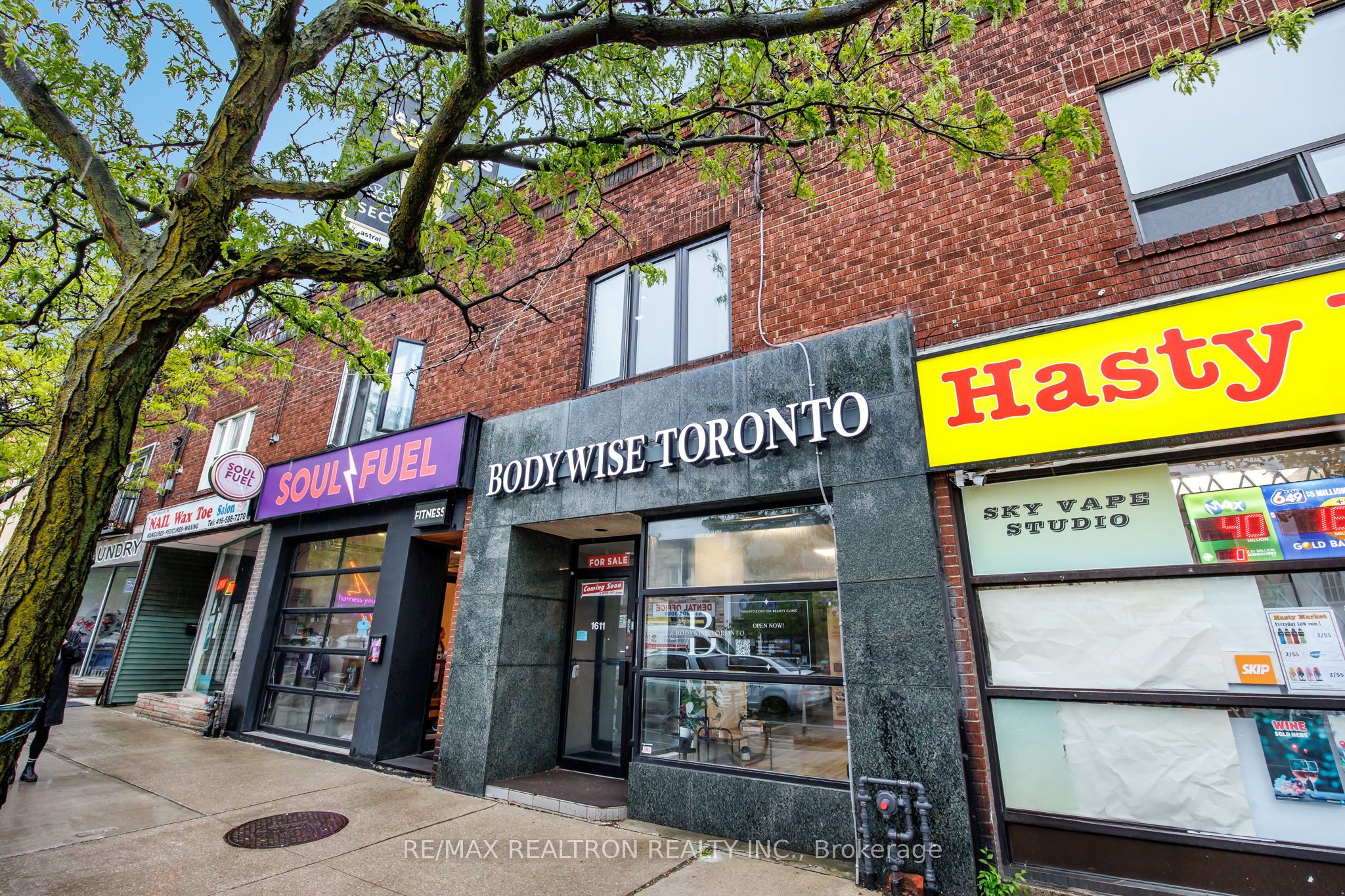 1611 Bloor Street W Property Photo 1