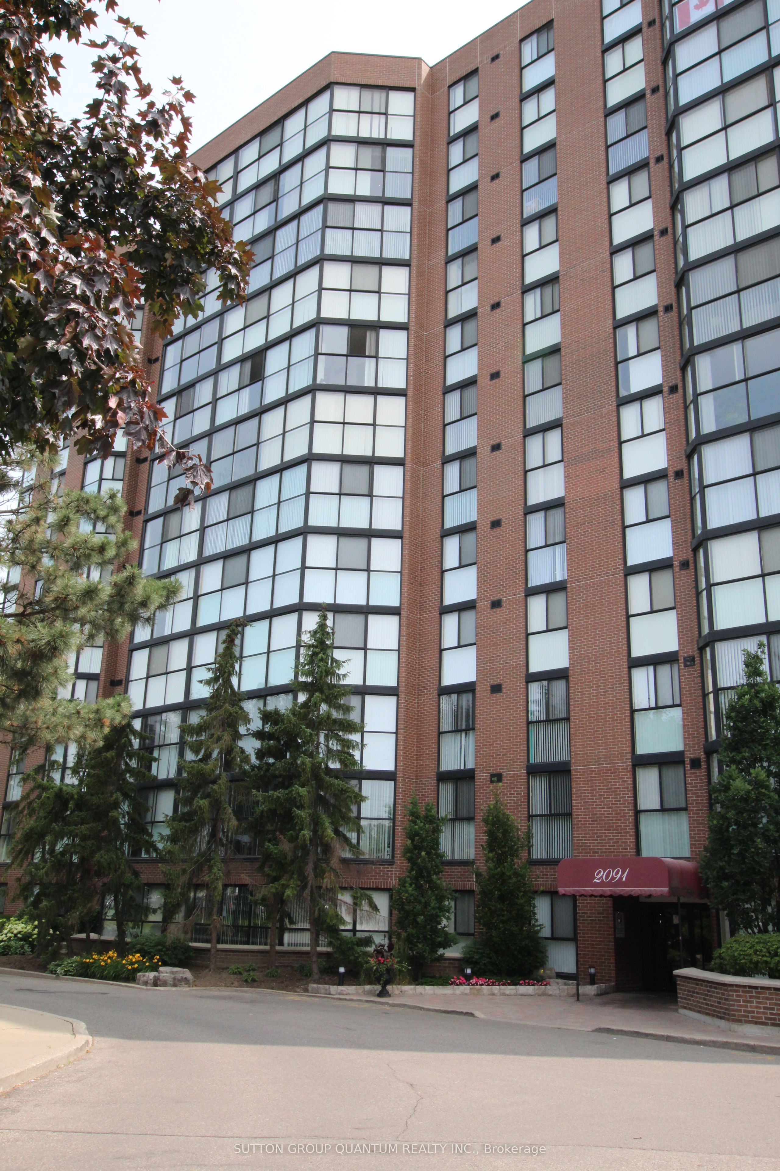 #903 - 2091 Hurontario Street Property Photo 2