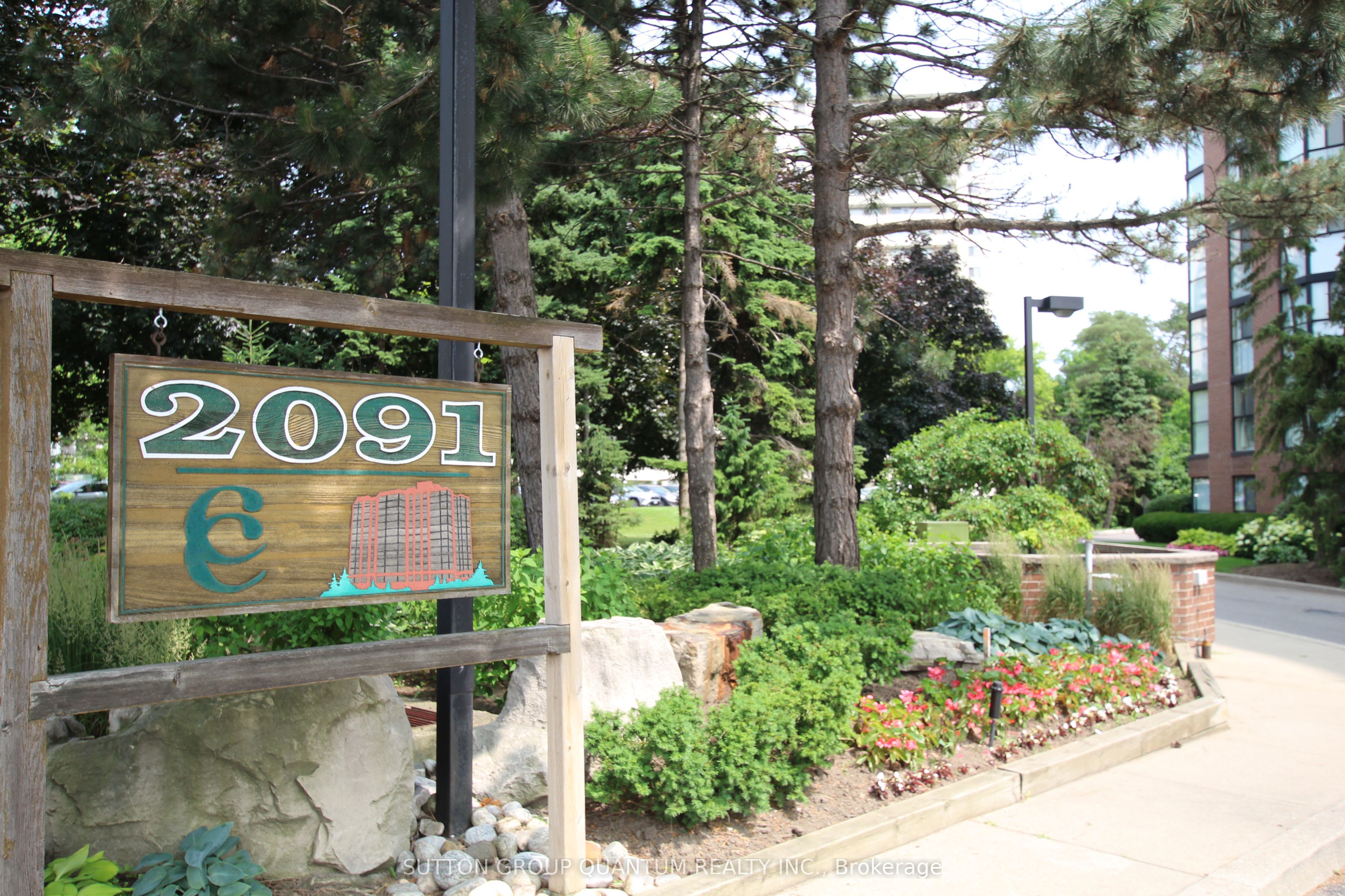#903 - 2091 Hurontario Street Property Photo 3