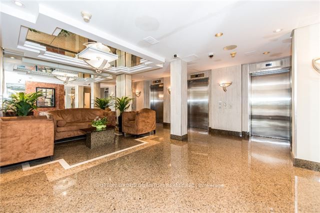 #903 - 2091 Hurontario Street Property Photo 4