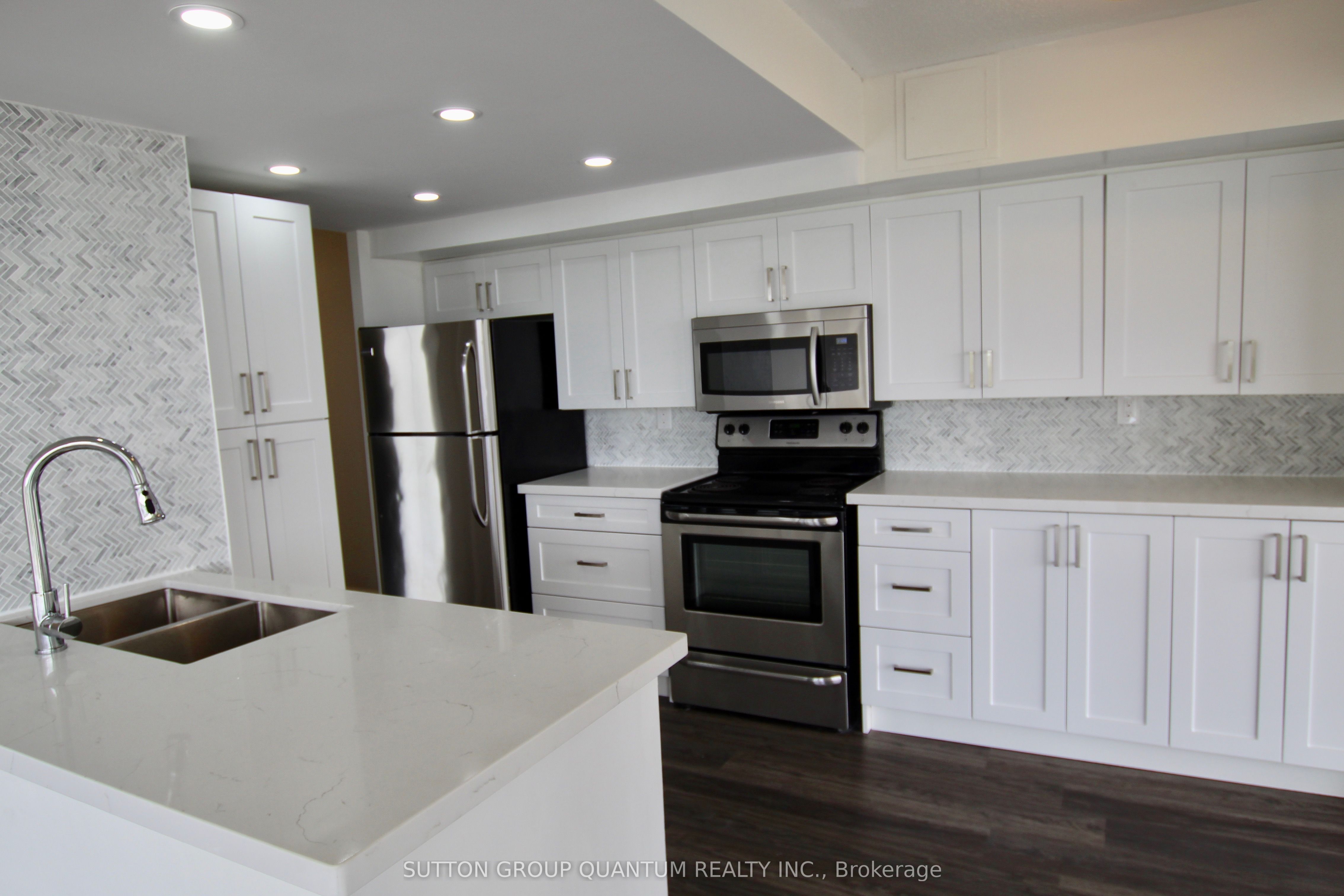 #903 - 2091 Hurontario Street Property Photo 8