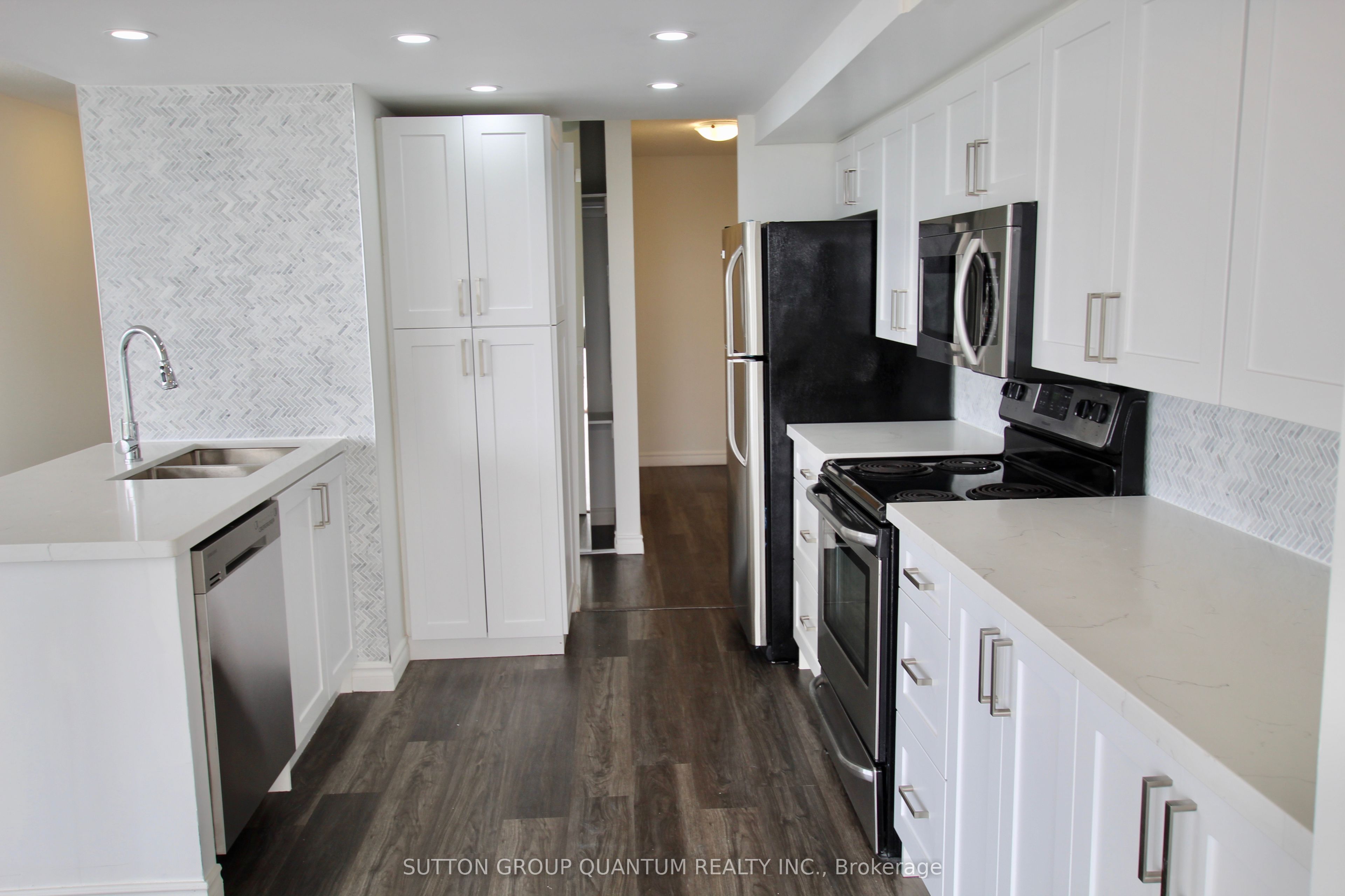 #903 - 2091 Hurontario Street Property Photo 9