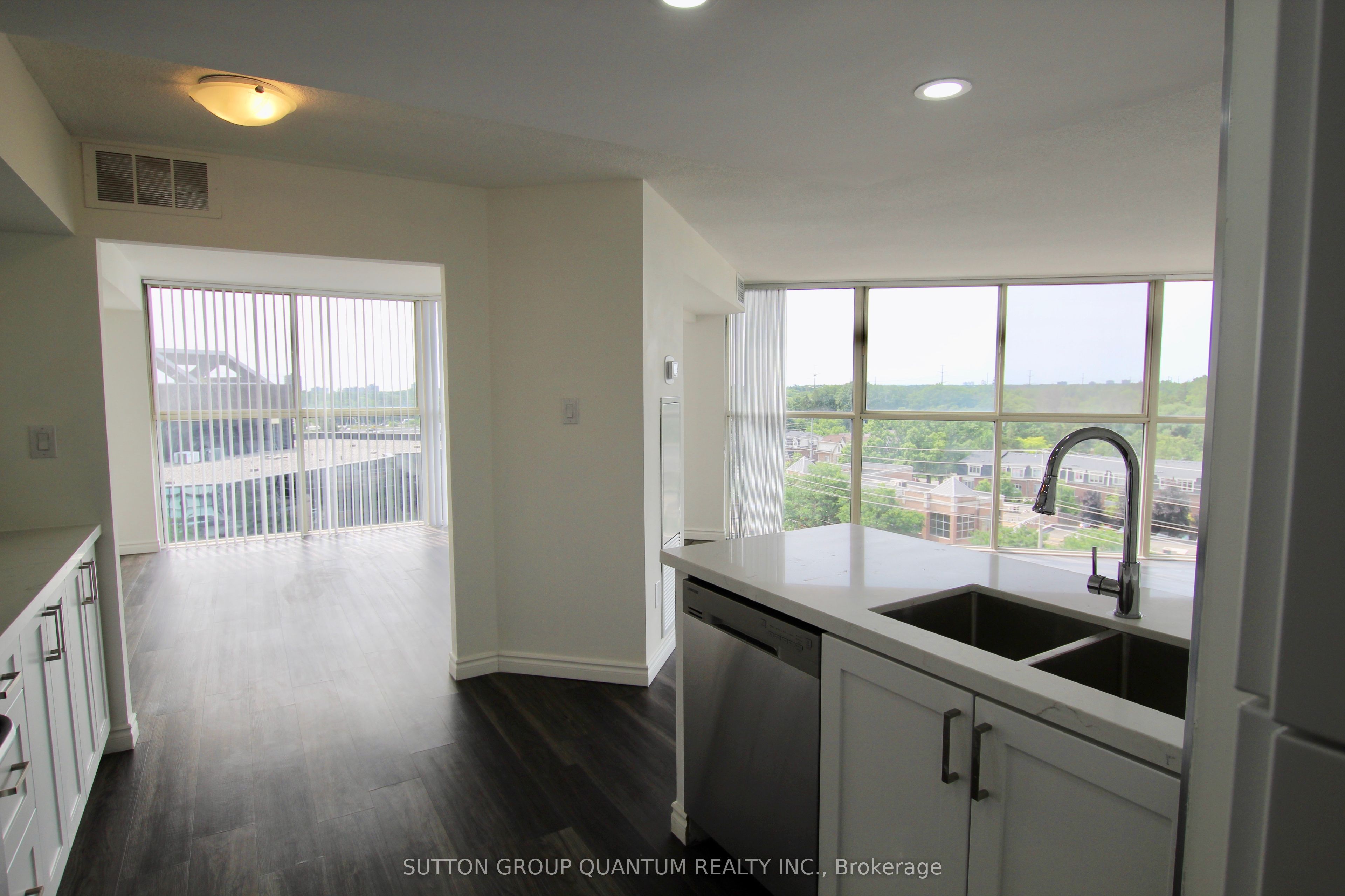 #903 - 2091 Hurontario Street Property Photo 10