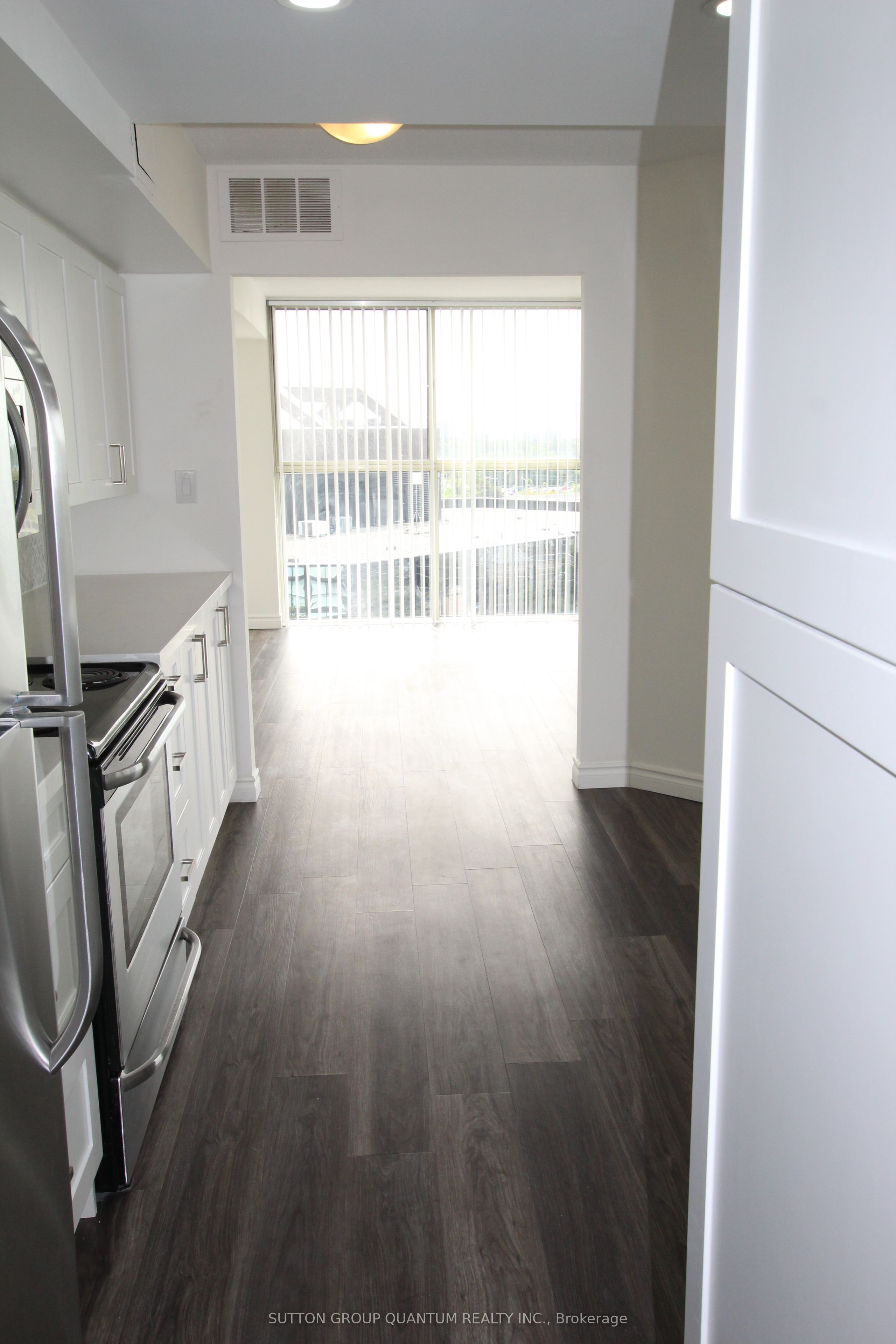 #903 - 2091 Hurontario Street Property Photo 11