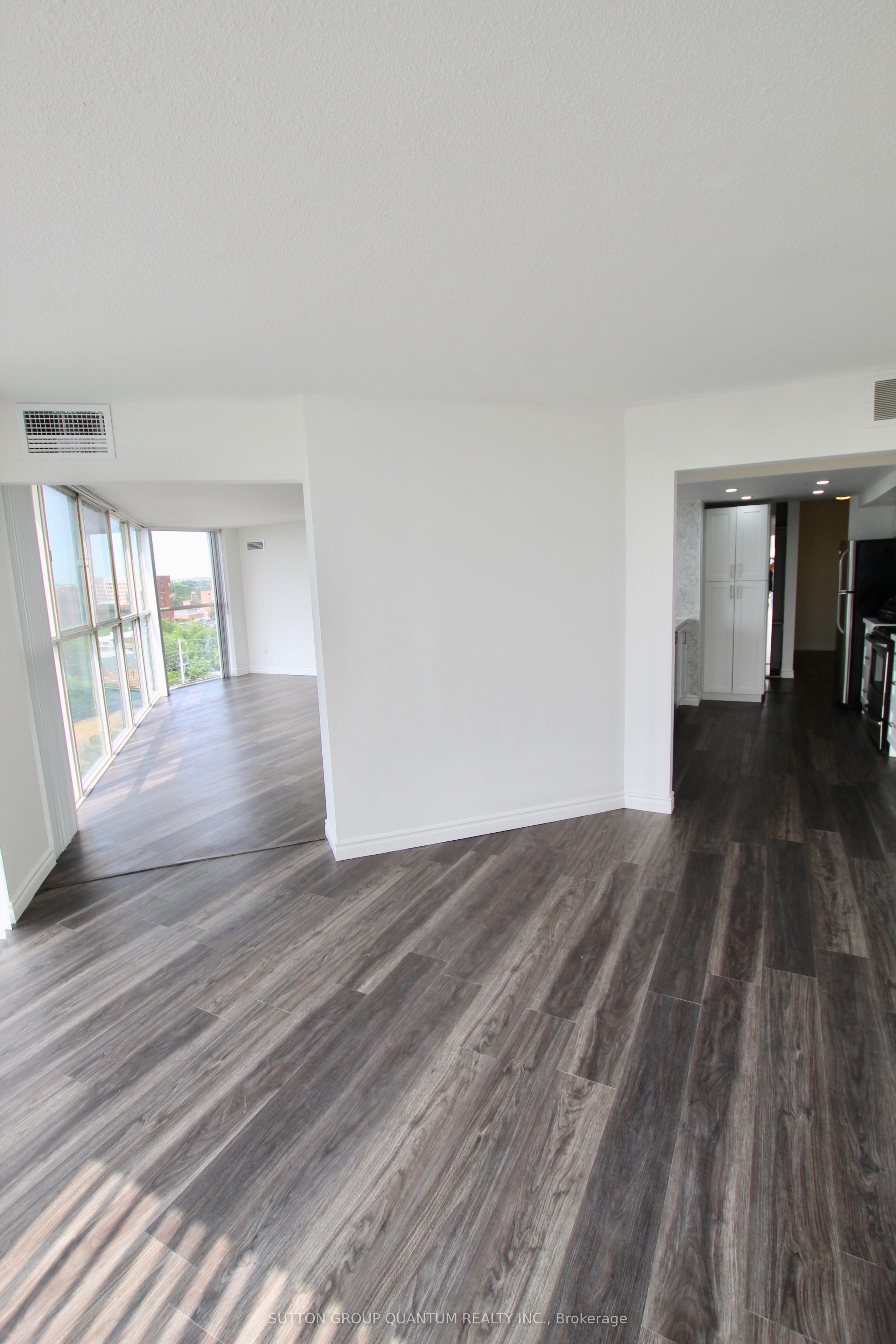#903 - 2091 Hurontario Street Property Photo 15