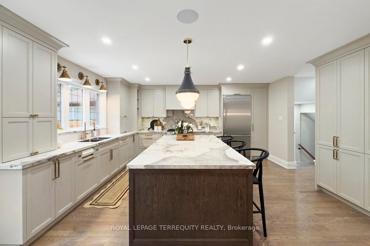 971 Royal York Road Property Photo 17