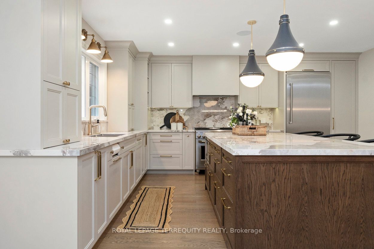 971 Royal York Road Property Photo 18