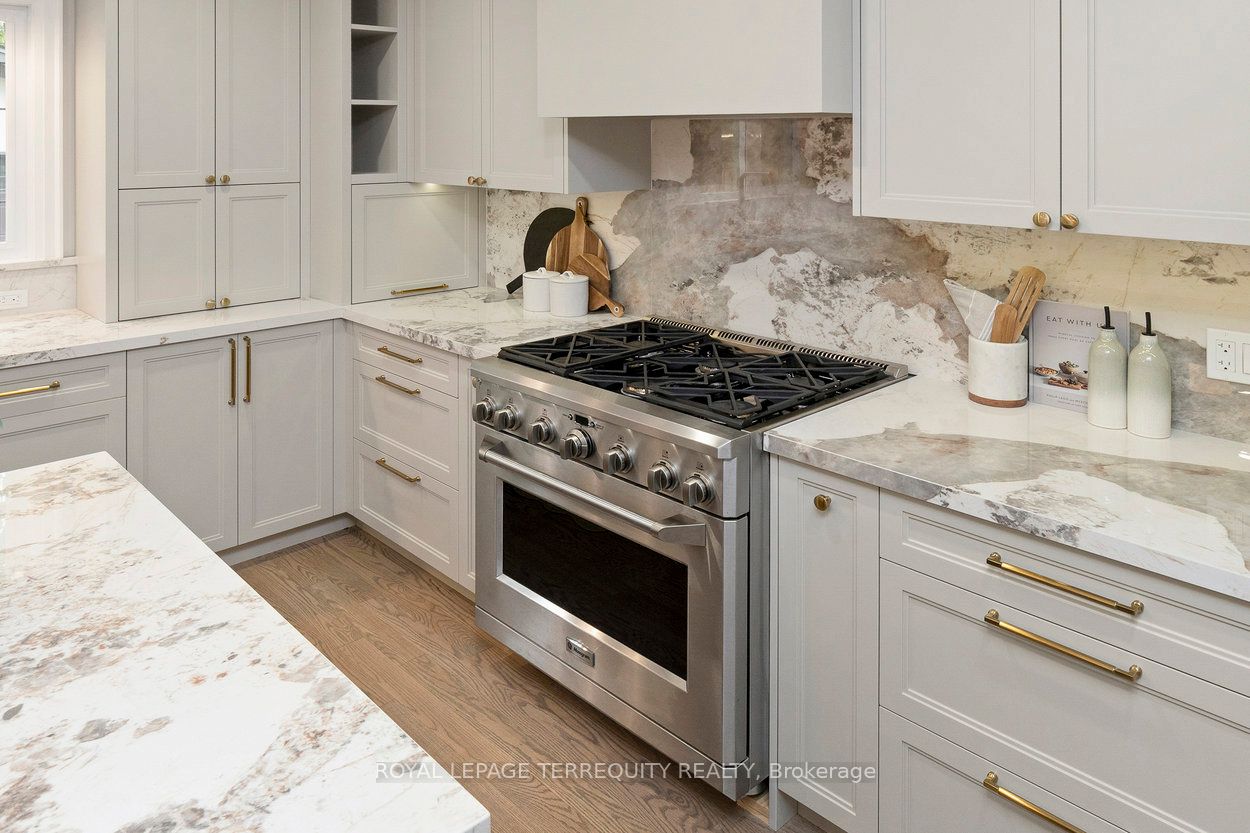971 Royal York Road Property Photo 21