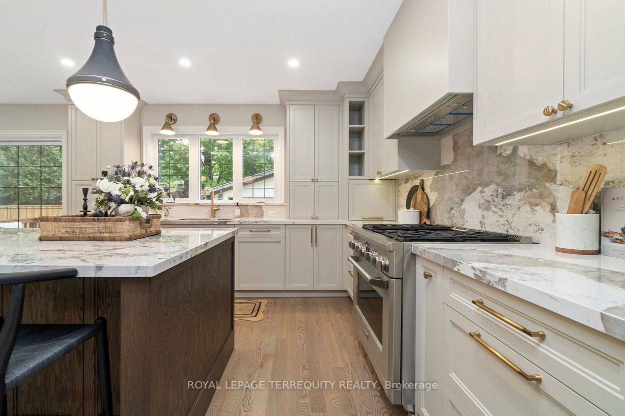 971 Royal York Road Property Photo 22