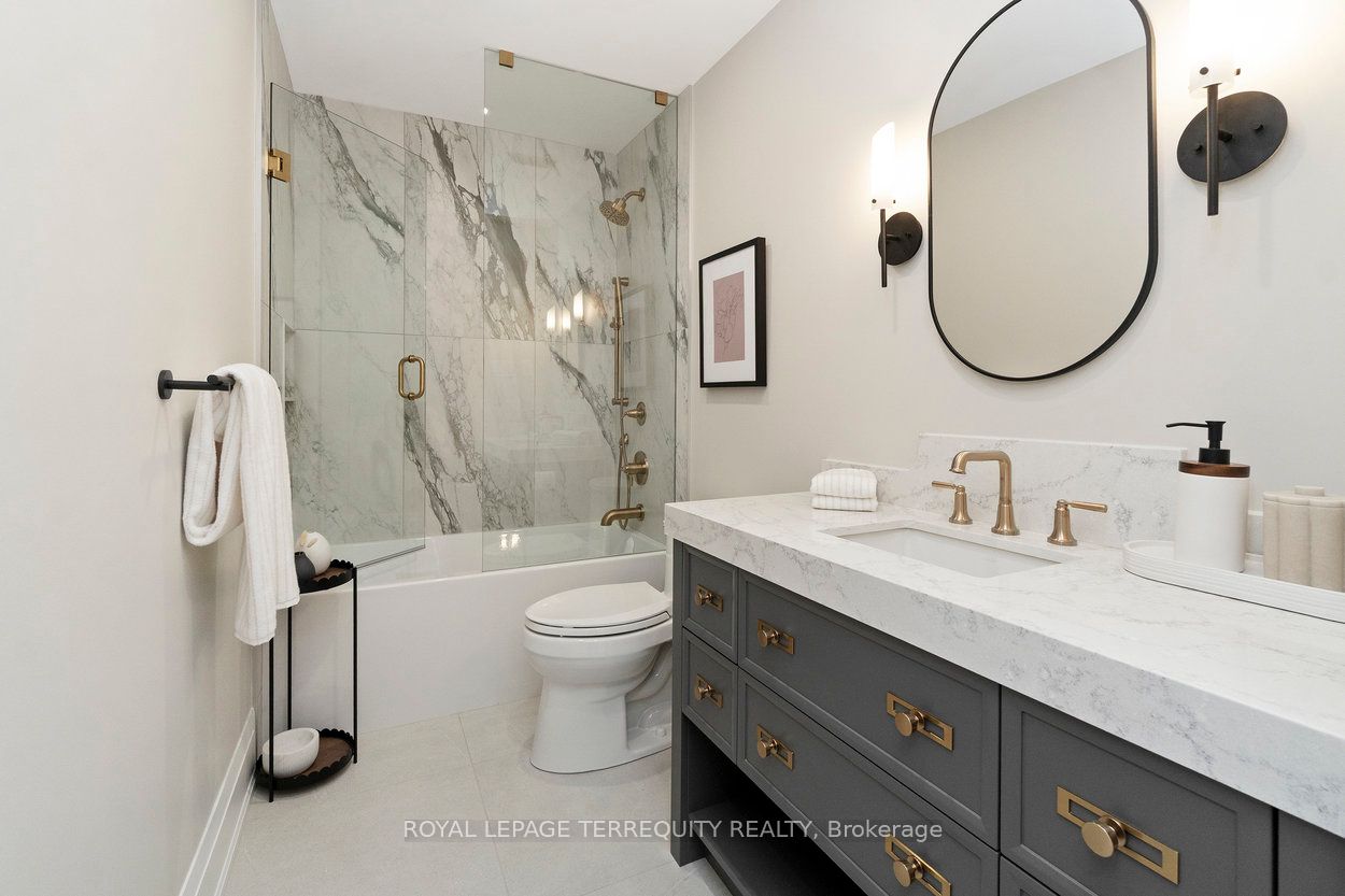 971 Royal York Road Property Photo 32