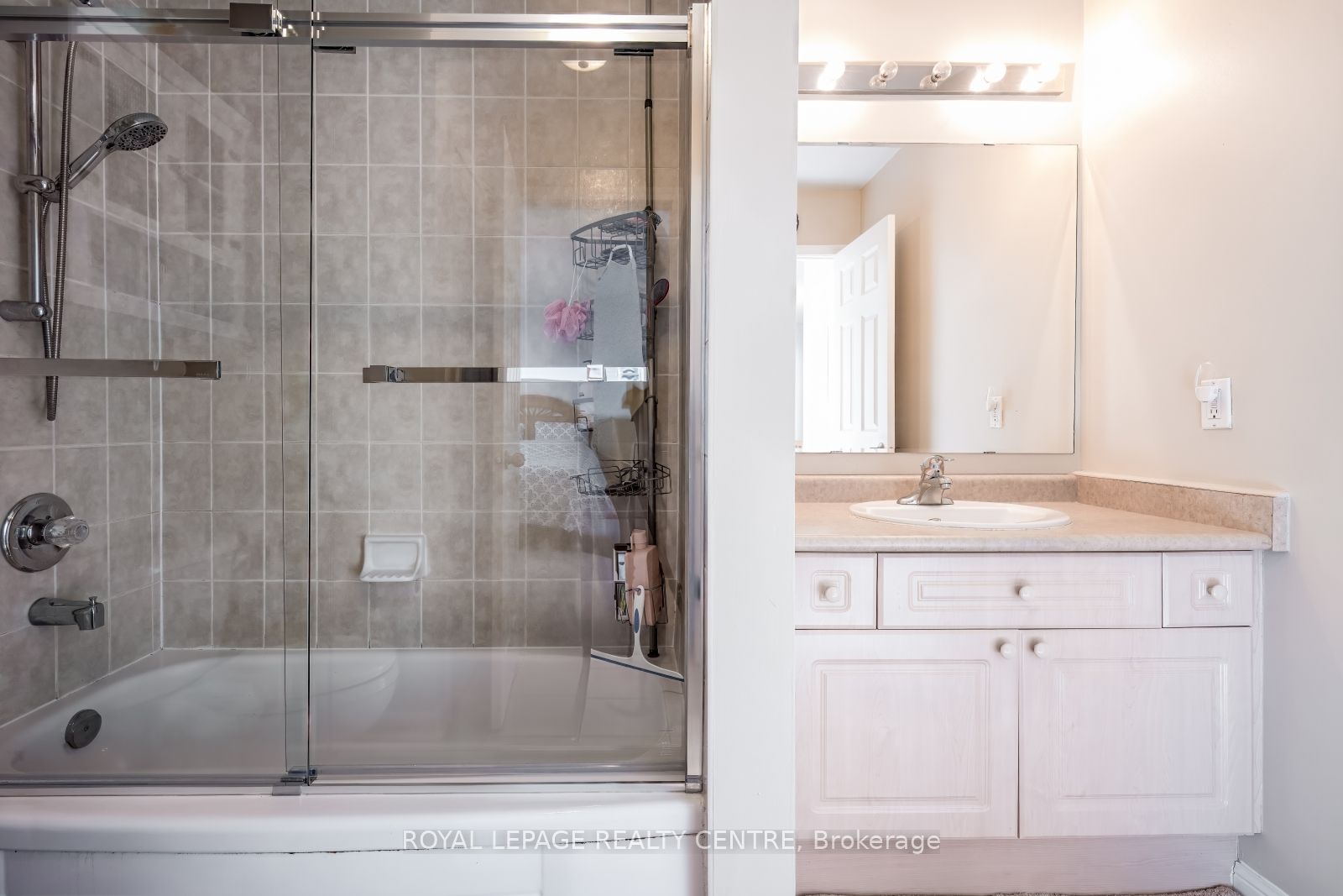 2418 Baintree Crescent Property Photo 25