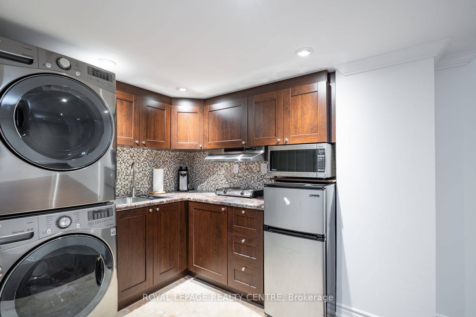 2418 Baintree Crescent Property Photo 32