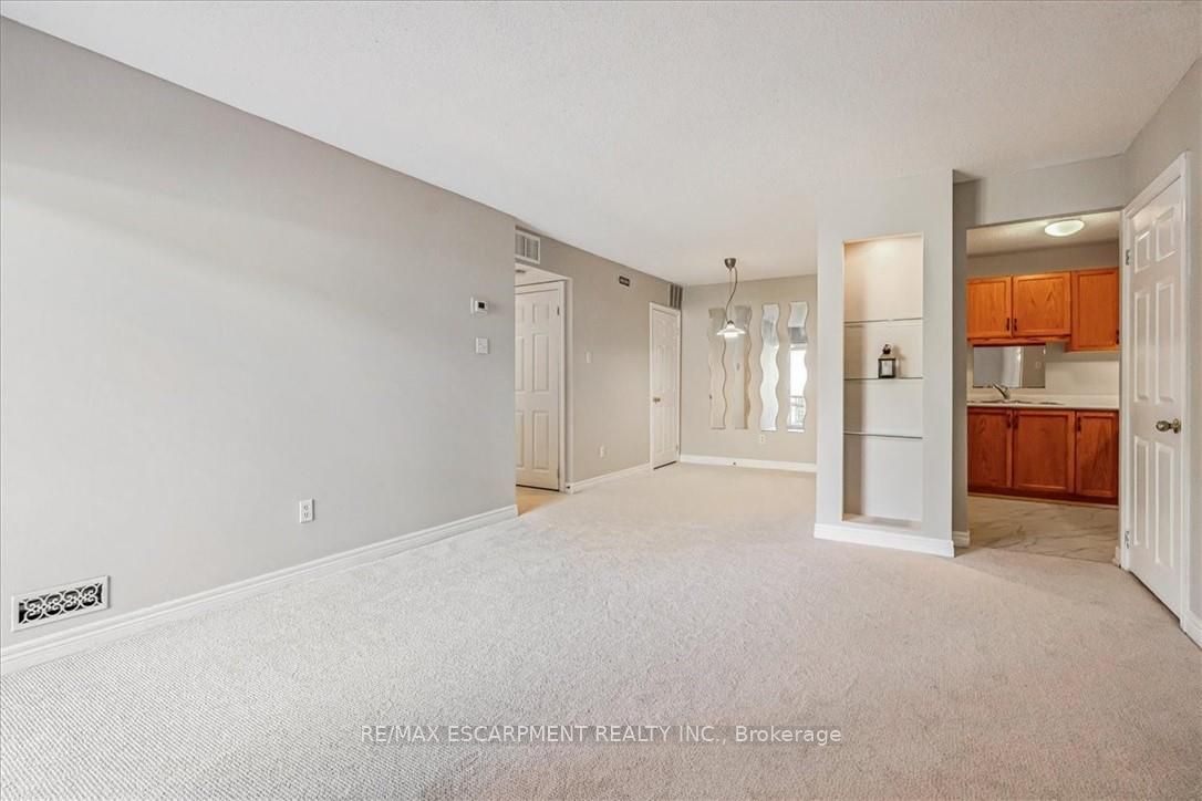 4140 Foxwood Drive 1102 Property Photo 2